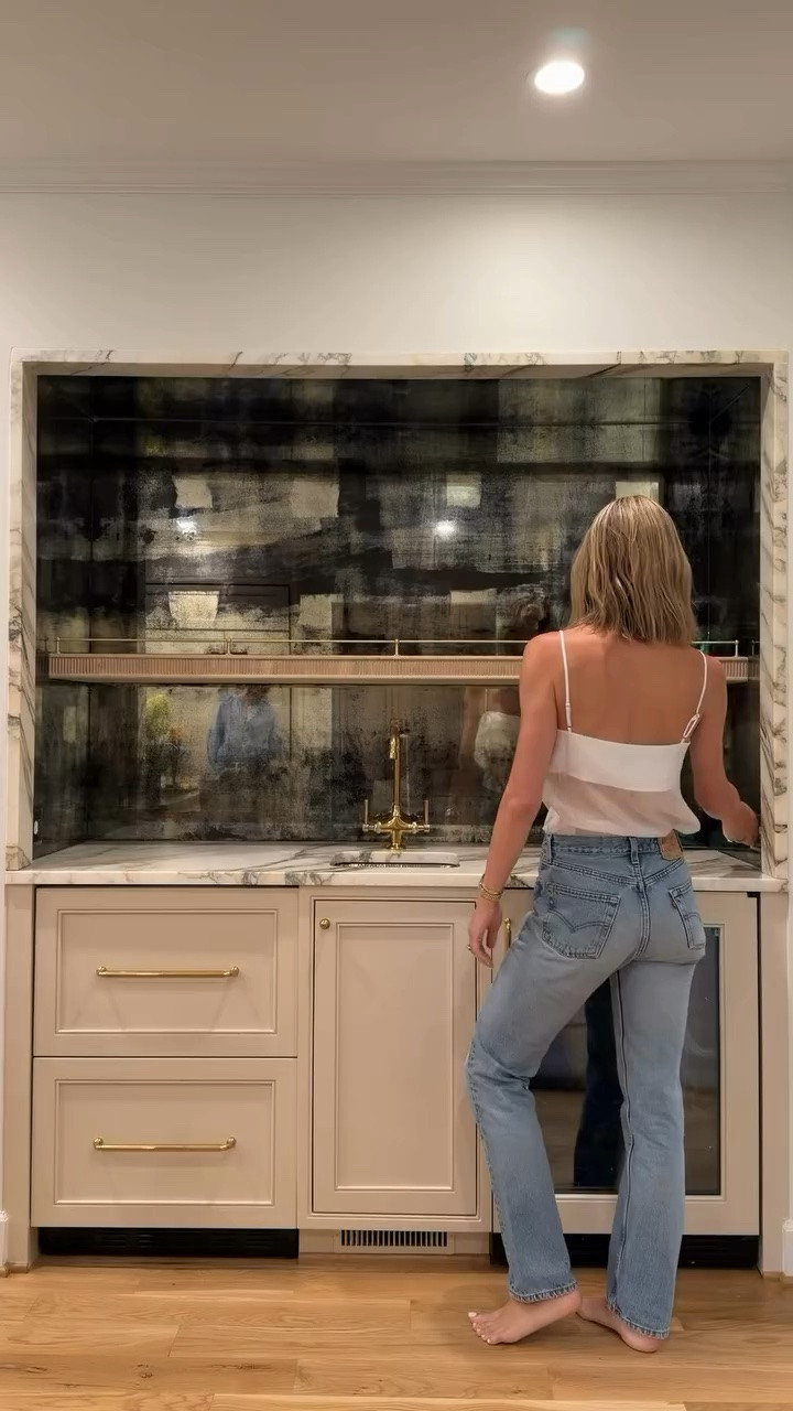showing off how i styled our bar to both functional but also pleasing to the eye 🤍

#LTKootd #LTKHome #LTKdayinmylife