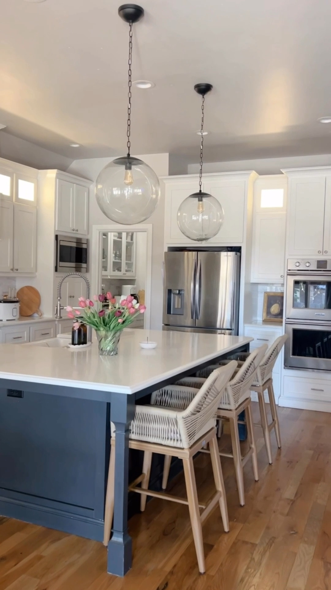 The best tulips ever #tulips #spring #springvibes #spring2025 #springdecor #whitekitchen #kitchendecor 

#LTKSpringSale #LTKHome #LTKSeasonal