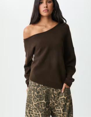 Stradivarius Asymmetric knit sweater in brown | ASOS | ASOS (Global)