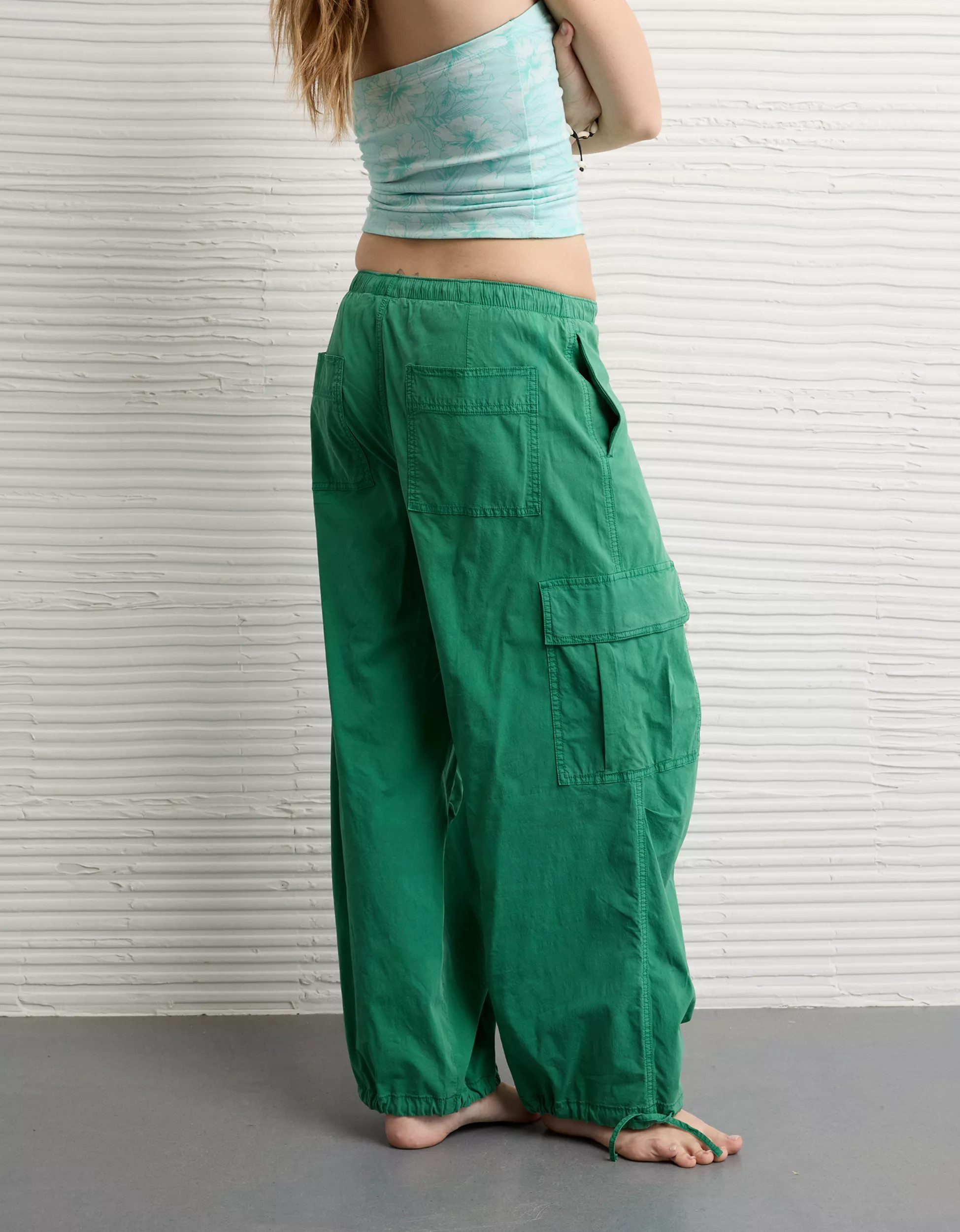 AE Low-Rise Baggy Cargo Parachute Pant | American Eagle Outfitters (US & CA)