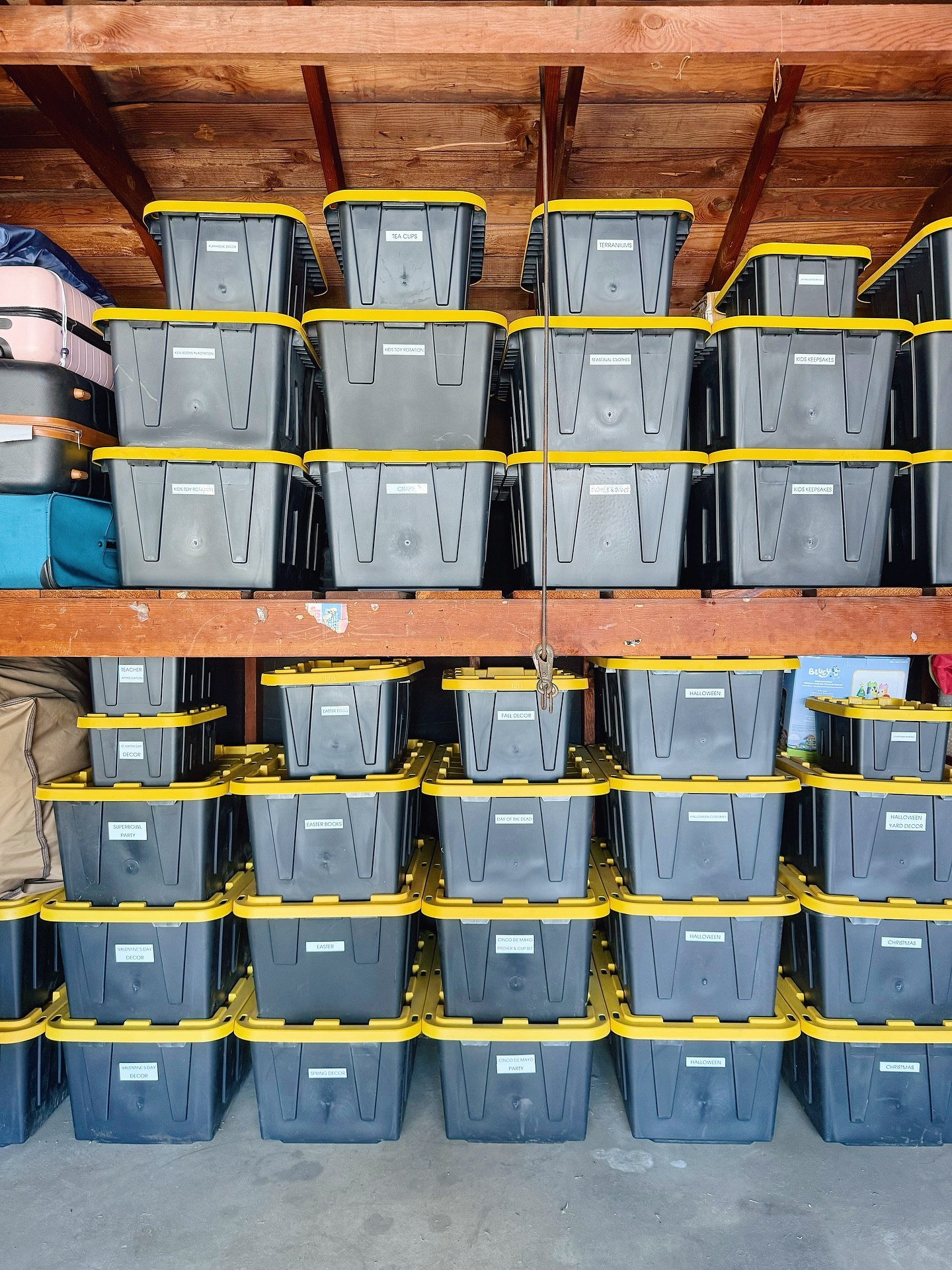 Still reminiscing on this beautiful garage transformation!’👏🏻😍

Garages can be some of the most daunting places to get organized, but our team can help make an organized storage zone a reality! 

SWIPE FOR THE BEFORE➡️
•
•
•
#garageorganization #garagetransformation #organization #storageorganization #homeorganization #losangelesorganizers #spacesbyemily #losangelesorganizer