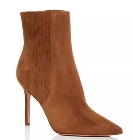 It’s boot season! These Veronica Beard heeled boots are simply fabulous. #boots #falloutfit