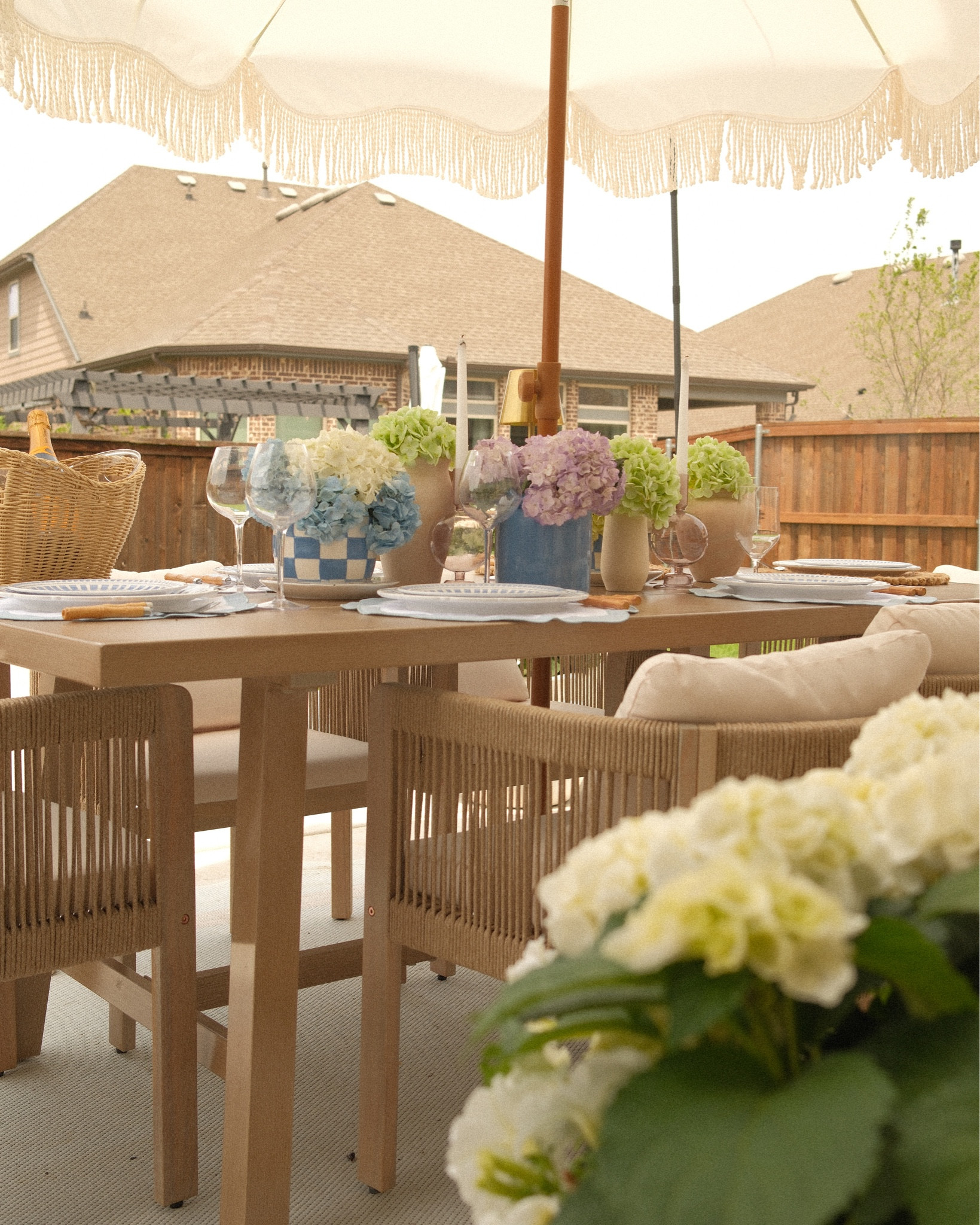 Outdoor dining
Al fresco fining, patio season, 