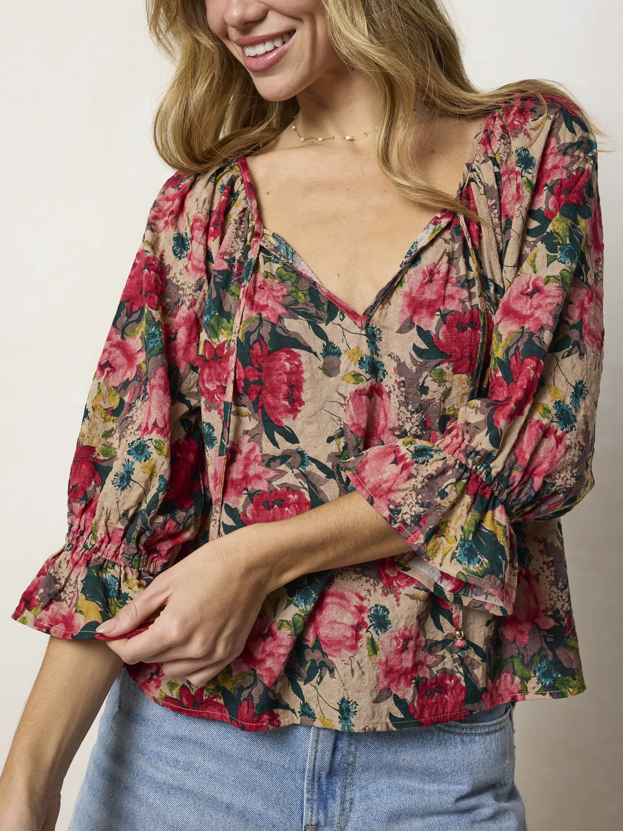 Magnolia Top - Tan Red Roses | Natural Life