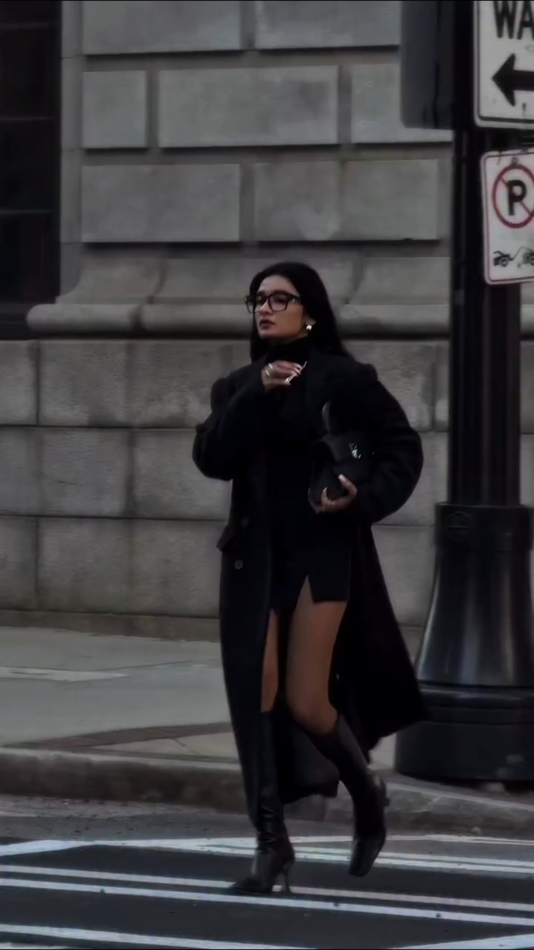 🖤

-
Everyday outfit inspiration, outfit of the day, casual school outfits, frugal chic aesthetic, clean chic style, French street style, cozy modern looks, minimal outfits, fall and winter outfit ideas, staple wardrobe combos, outfit color combos, effortless street style