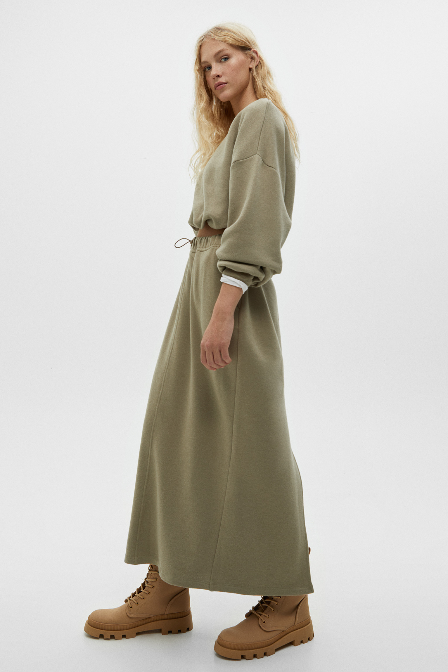 Long plush skirt. | PULL and BEAR UK