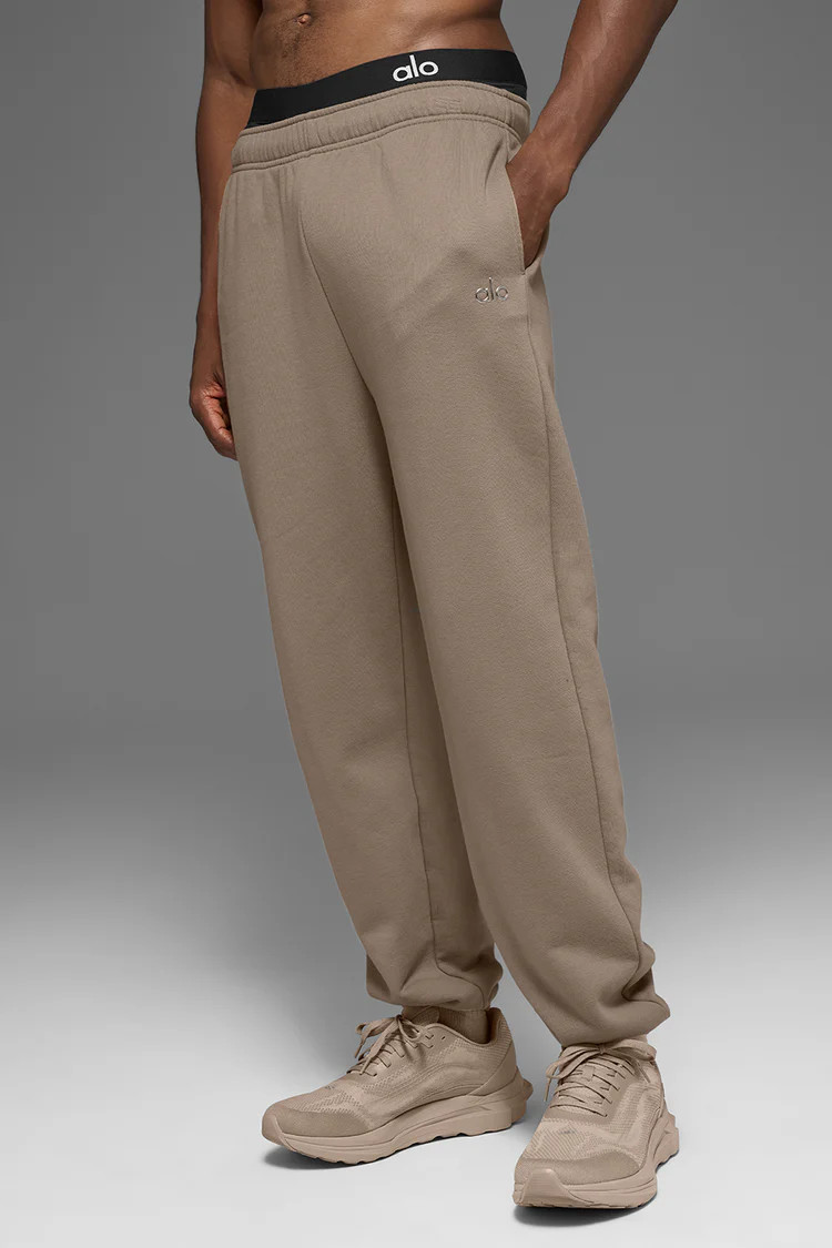 Accolade Straight Leg Sweatpant | Alo Yoga (US)
