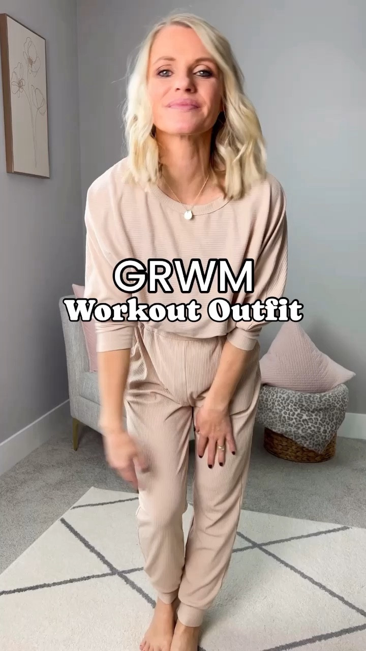 GRWM- Workout Outfit! Here is the affordable workout outfit that I wore to the gym today! 
Leggings- small
Bra top- small
1/4 zip pullover- xsmall
Shoes- 7.5

#LTKstyletip #LTKfitness #LTKfindsunder50