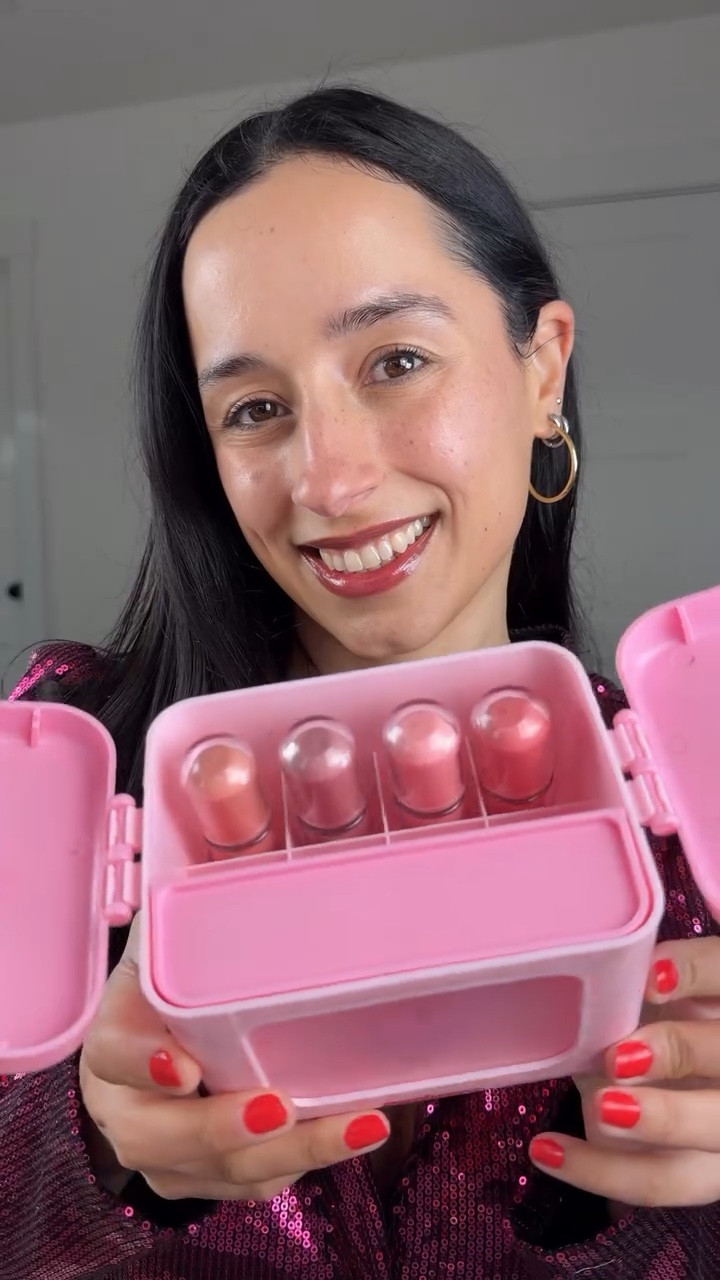 The heart detail?? The shine?? I need every shade 💗 which one would you pick? 👀 

@periperaofficialusa @cliocosmetics_global 

#peripera #moodglowytint #koreantint #glowytint #lipstain