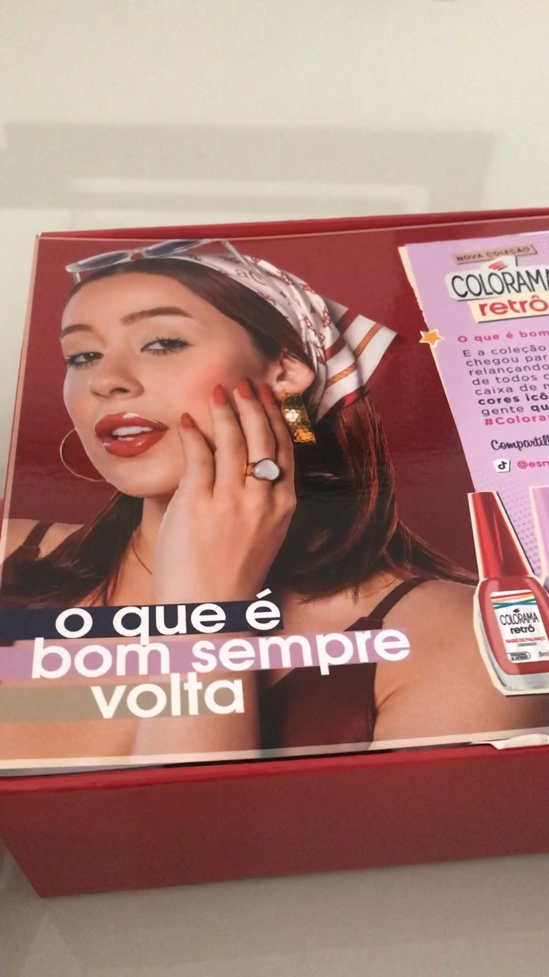 Vem ver essa linda caixa de memórias que eu recebi da nova coleção de esmaltes Colorama Retrô.

Eu fiquei completamente apaixonada pela coleção .



#LTKsalealert #LTKVideo #LTKbrasil