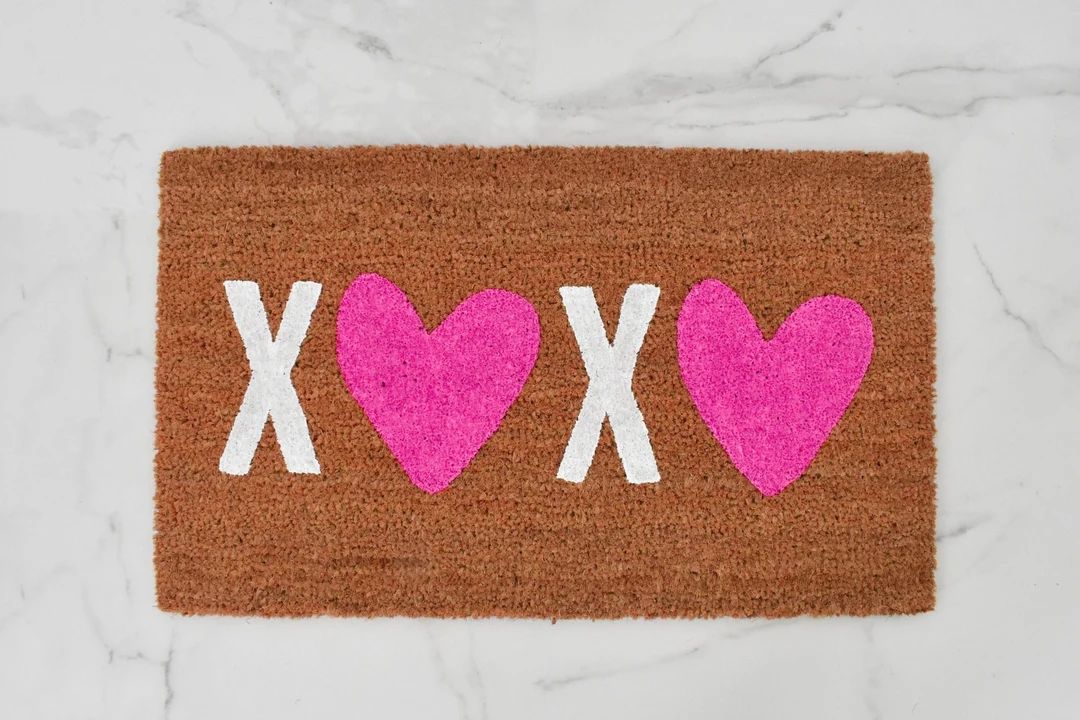 XOXO Doormat, Cute Doormat, Valentine's Day Decor, Welcome Mat, Outdoor Rug, Valentine's Day, Hea... | Etsy (US)