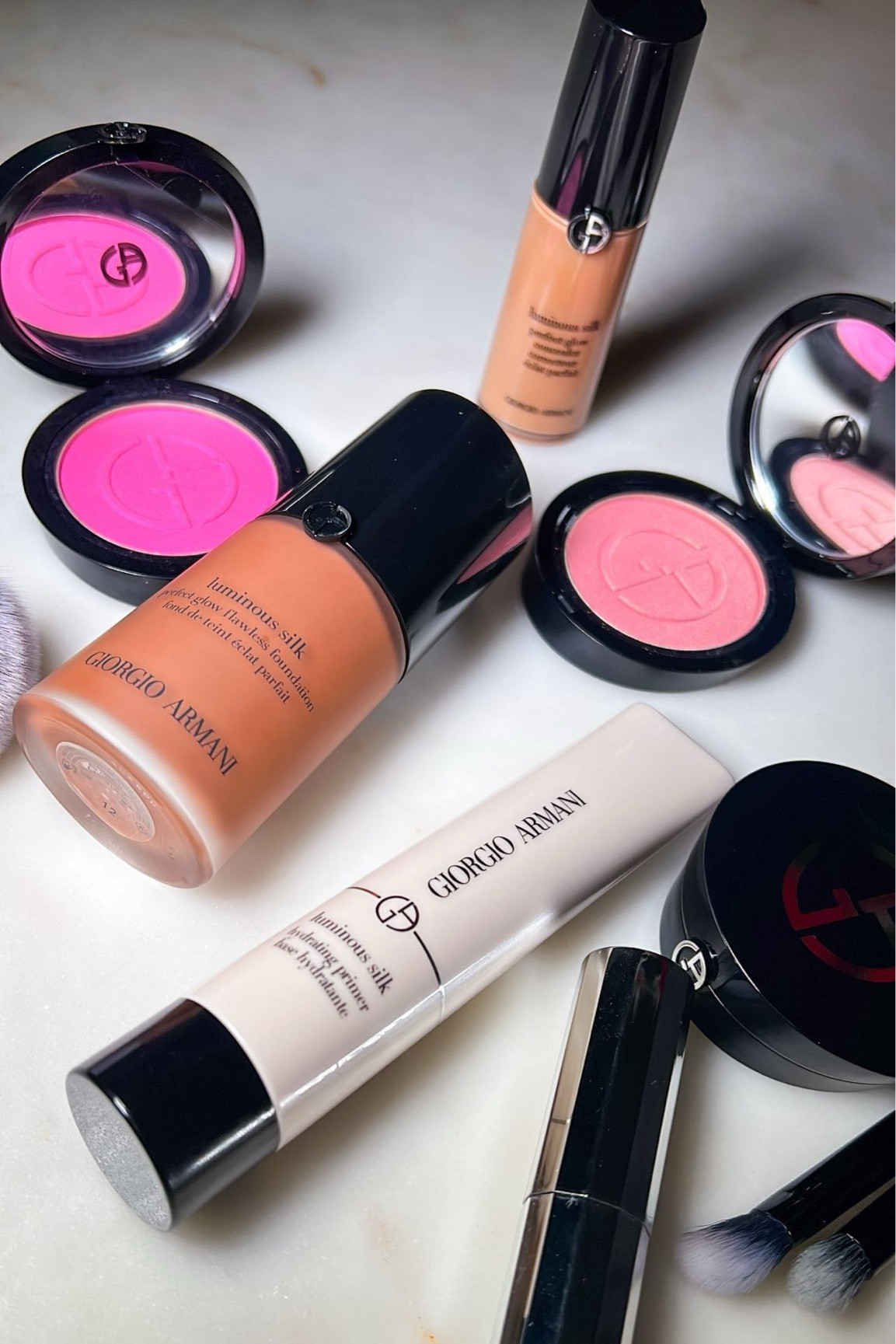 GRWM FT @armanibeauty 

Achieve that flawless, radiant look with Armani Beauty’s Luminous Silk collection! ✨ Watch how I create this glowing makeup look using my favorite products.

What’s your go-to product for a luminous finish?

Products used 
Luminous silk hydrating primer 
Luminous silk Perfect glow flawless foundation “12”
Luminous silk Perfect glow flawless concealer “9”
Luminous silk Perfect glow blush “Ecstasy”

 #ArmaniBeauty #luminoussilk #grwmmakeup #glowymakeup  #beautytips #beautycontentcreator