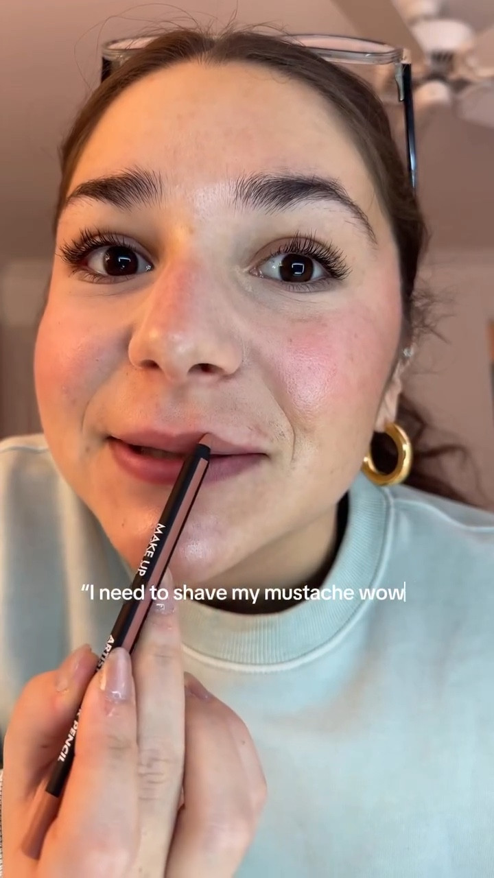 The stache was staching BUT THE LINER WAS LINING I’m tewwww excited this is my perfect match 😝

@tartecosmetics @makeupforever 
@olehenriksen 

#lipliner #lipcombo #lipgloss #makeupforever #makeuphacks