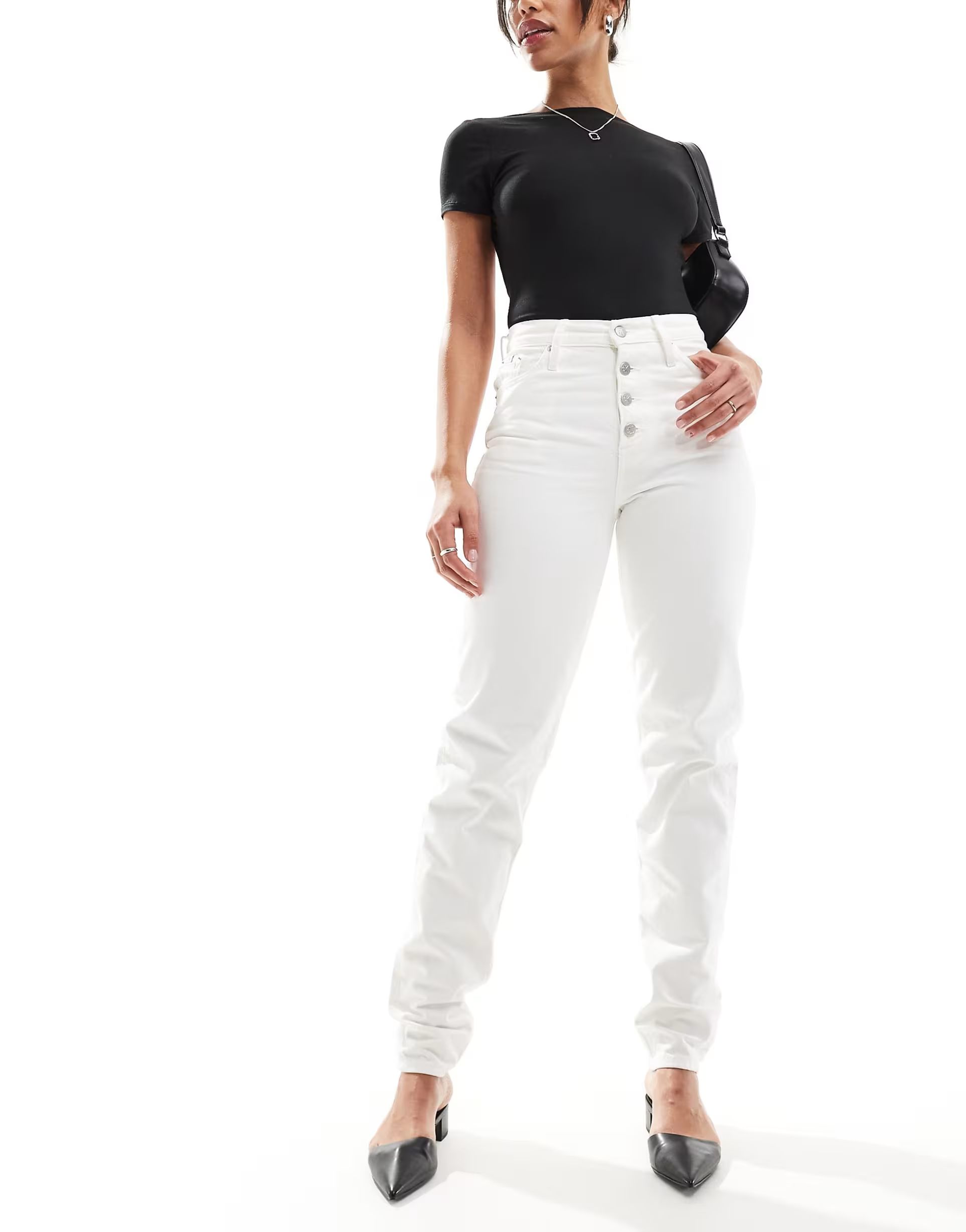 Calvin Klein Jeans – Mom-Jeans in weißer Waschung | ASOS (Global)