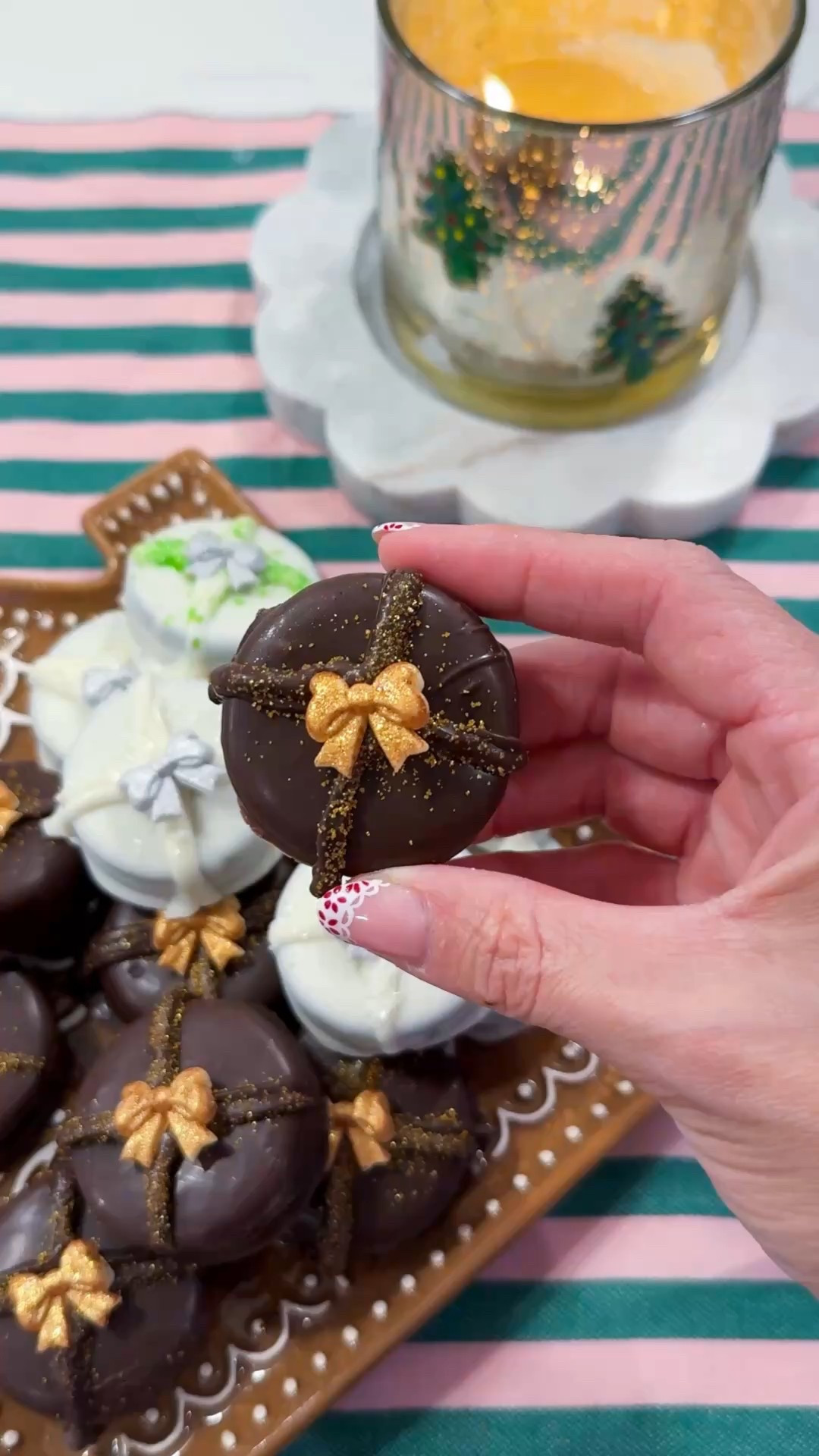 Holiday treats that are delicious and easy! Here is the recipe and everything I used:
• festive Oreos 
• dark and white chocolate melts (I use Ghirardelli)
• sanding sugars 
• bow icings 
• pastry bags
Start by melting your chocolate in the microwave 30 seconds at the time until fully melted. Doo the Oreo cookies in the chocolate and with the help of a fork place them on a baking sheet with parchment paper. Let them dry. Add the rest of chocolate to a pastry bag and pipe a cross on top of each Oreo. Add sanding sugar while still wet and place a bow icon in the middle. Let them set for another 15 minutes or place them in the fridge for faster setting. 

#LTKfoodie #LTKSeasonal #LTKHoliday