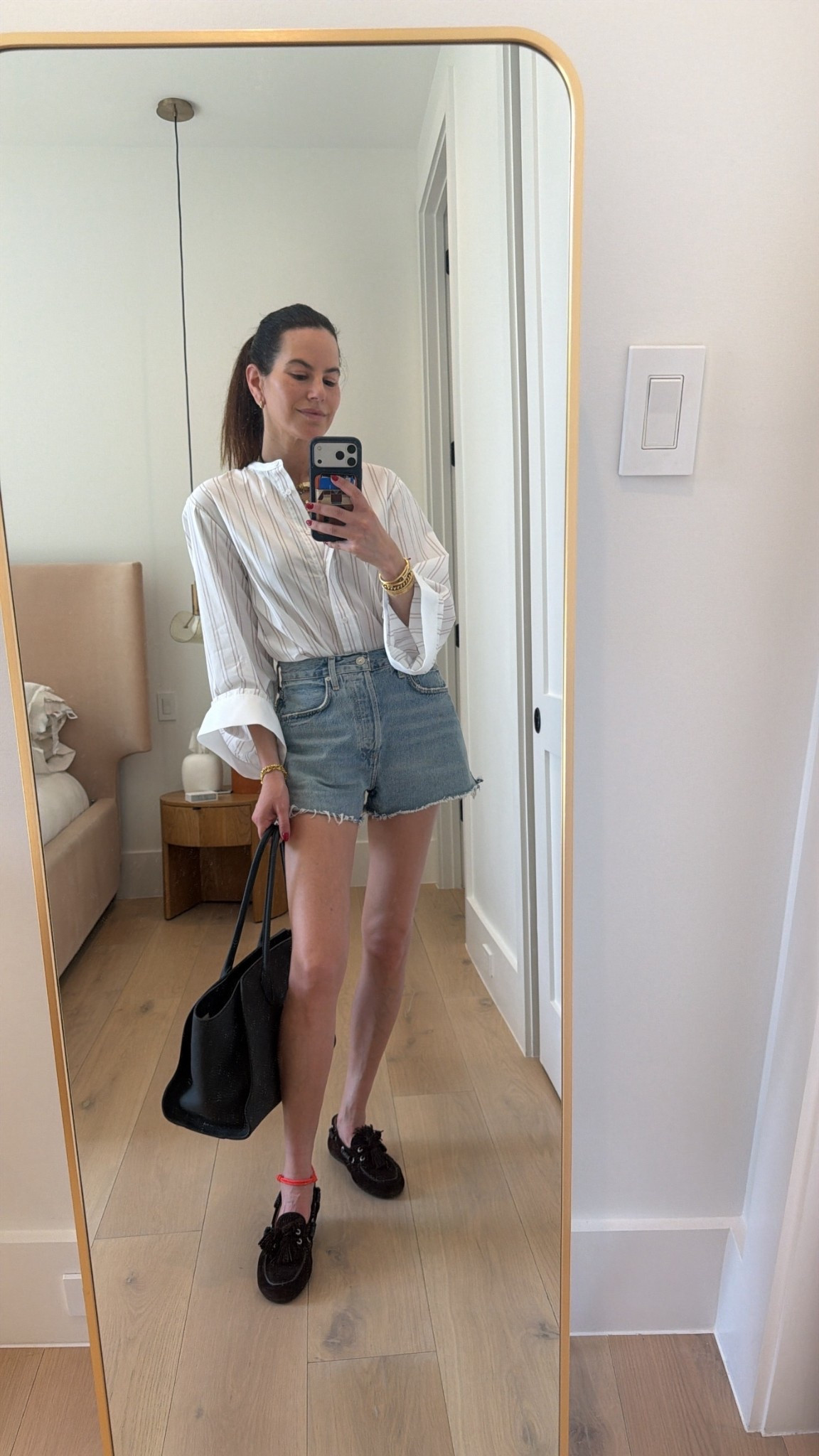 Casual outfit inspo for spring! Linked the lighter version of my shoes and brown version of my bag, and looks for less of my outfit!

Women’s fashion, spring fashion, spring style, spring outfits, spring outfit inspo, spring ootd, women’s spring outfit, winter to spring style, winter to spring transitional outfit, chic style, mom fashion, mom style, denim shorts, wide leg shorts, long sleeve tee shirt, stripes, striped tee shirt




#LTKSeasonal #LTKootd #LTKOver40