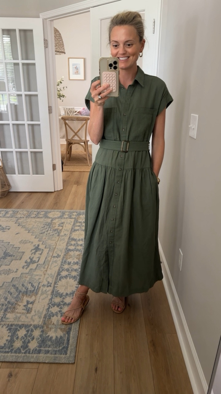 I’m calling this dress effortless chic! This dress will take you right into a hot fall! It’s perfect for teachers and also work appropriate. Wearing the size XS.

#LTKShoeCrush #LTKStyleTip #LTKFindsUnder50