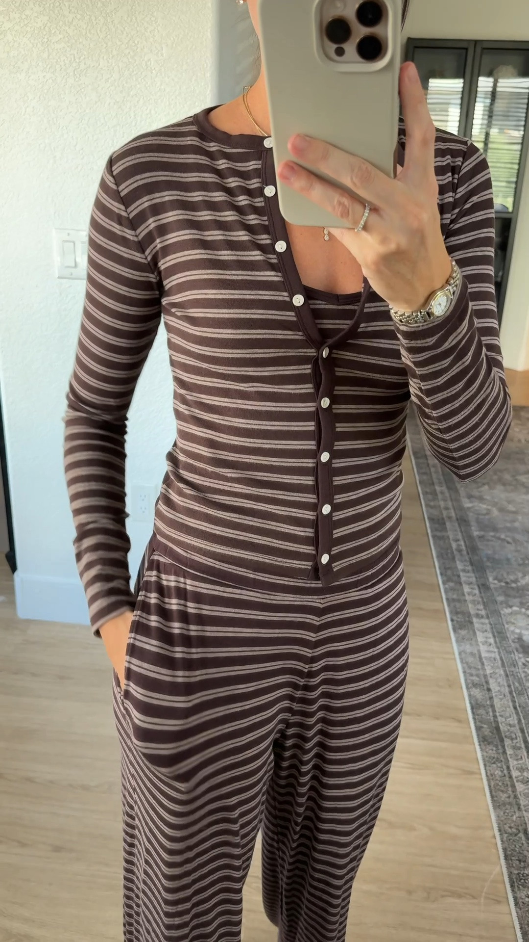 trying on some new Abercrombie items I’ll be wearing all fall and winter! SIZING: I am 5’7” wearing XS in everything except for the cream cable knit which I sized up to a small in for some extra room! True size 25 regular at length in all pants!