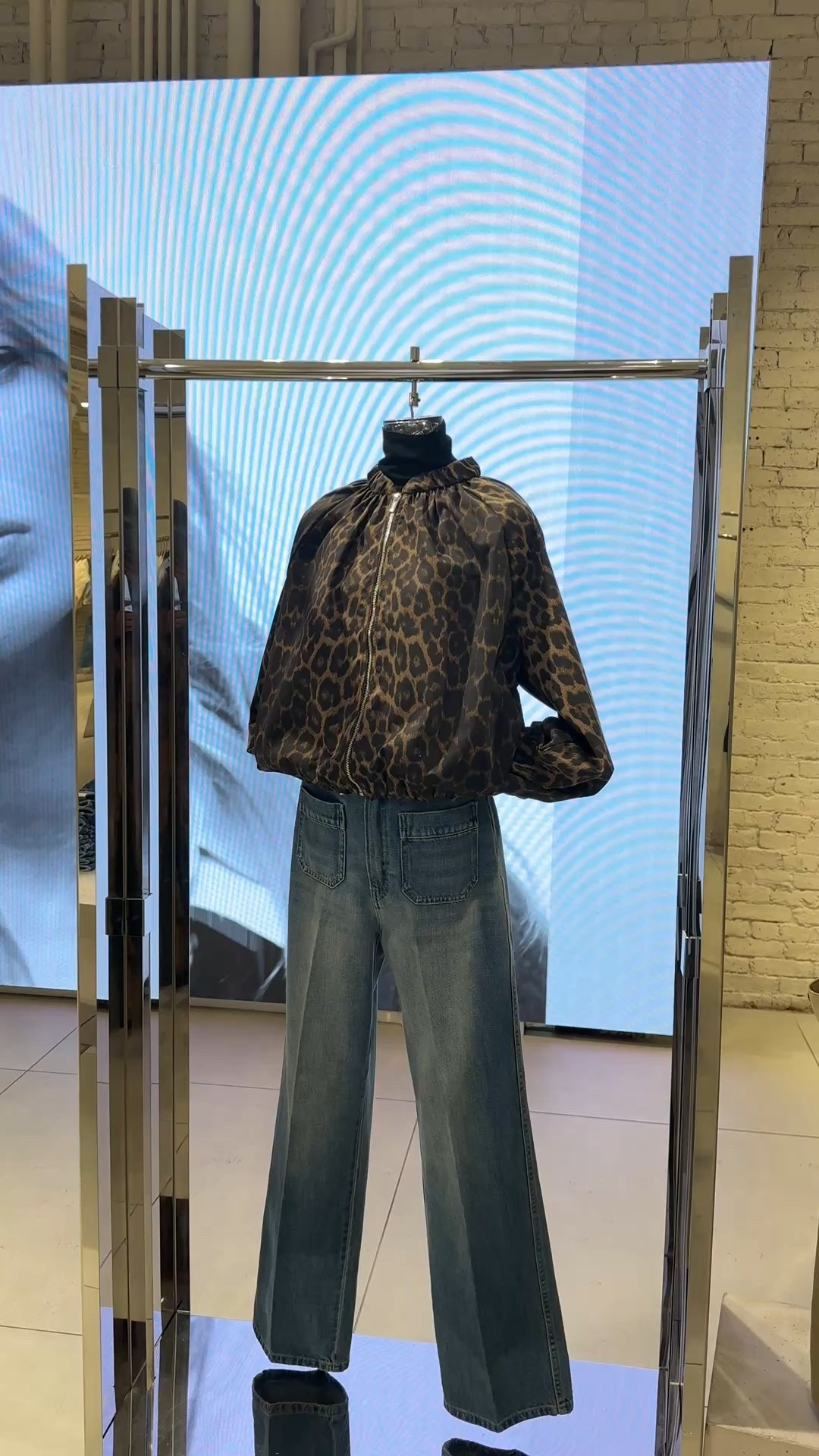 Tell me this isn’t chic.

I was immediately drawn to this leopard jacket. It feels modern without trying too hard. The volume, the soft structure, the way it turns simple denim into a full look without effort. It’s one of those throw-on pieces that does all the work while everything else stays easy.

Style tip
Layer it under your favorite leather jacket or your fur of the season. This is the moment to wear your jacket open and look effortlessly chic.

#LTKootd #LTKWorkwear #LTKgrwm