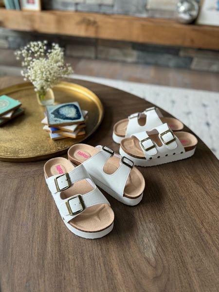 Cute sandals for girls and teens this summer and spring 
Kids shoes and shoes for little girls from fab kids 
Fabkids platform leather sandals y2k style for kids #myfabkids