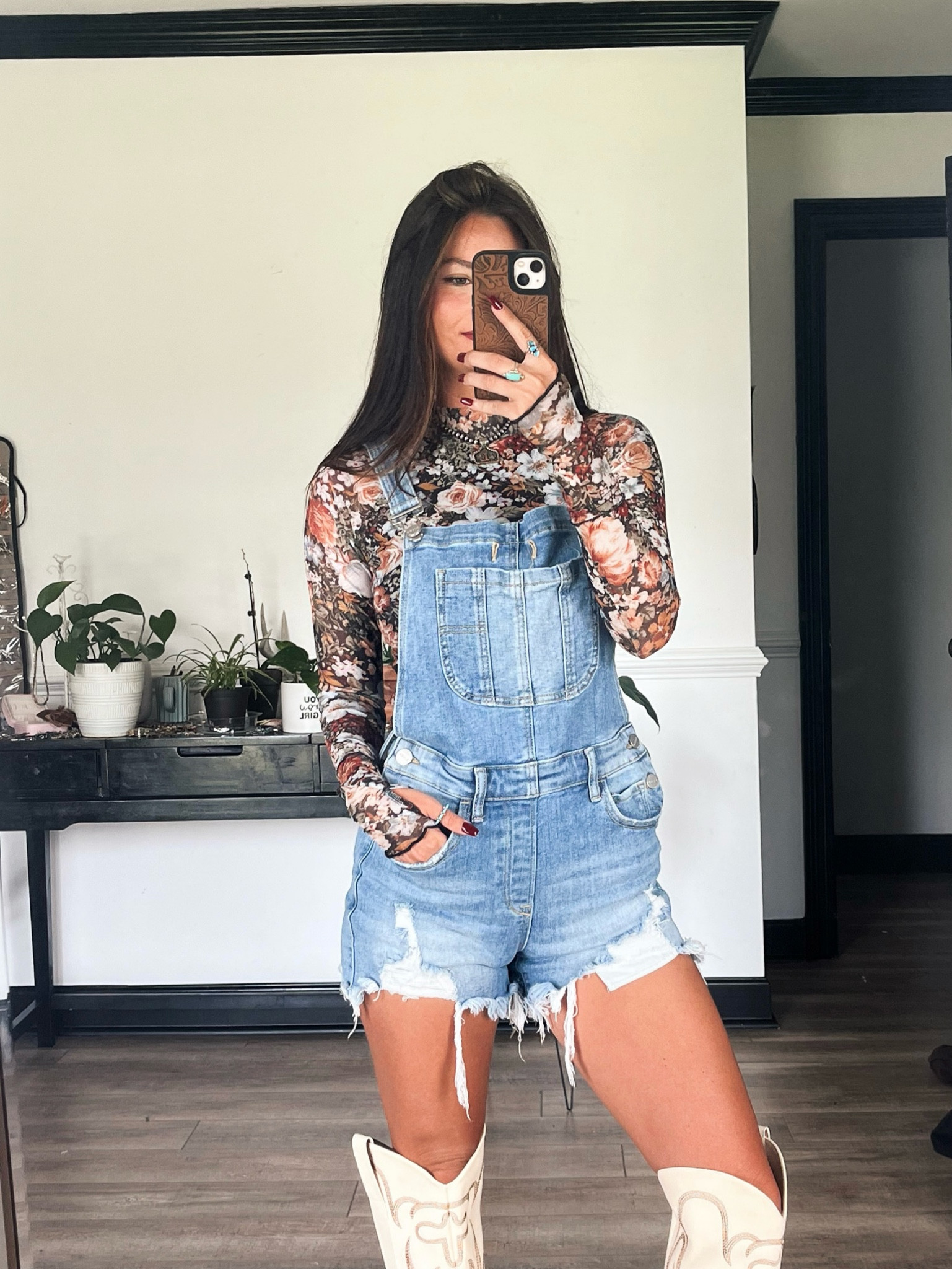 Floral mesh too available for pre-order & selling fast! Code LORI20



#LTKFindsUnder50 #LTKSeasonal #LTKStyleTip