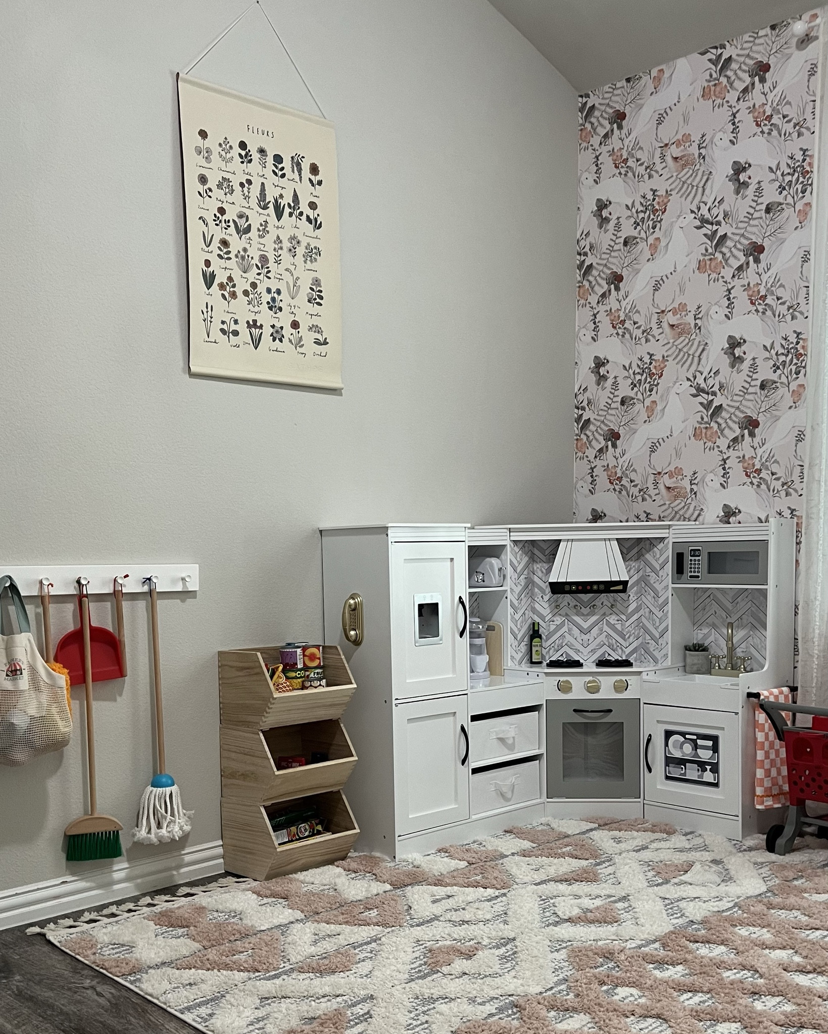 Kids playroom 😍

#LTKHome #LTKKids #LTKFindsUnder100