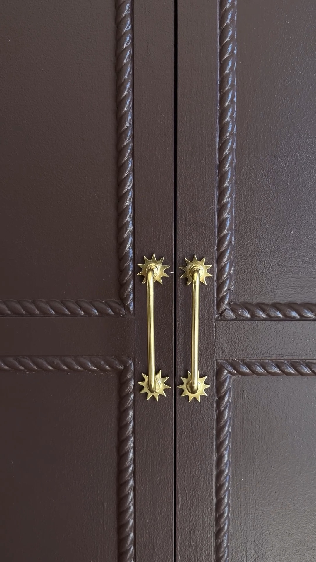 I finally gave these boring builder-grade bifold doors a makeover and I’m honestly kicking myself for not doing this sooner. This DIY door upgrade completely transformed the space using masonite board, simple trim pieces, flexible rope molding, and leftover Barista paint from my pantry makeover.

If you’ve ever wanted to make cheap bifold doors look custom, this is such an easy project. I used liquid nails and small finishing nails to attach the trim and flex rope molding, then added these beautiful brass handles to give it a vintage European look. The rope trim detail makes the doors look like custom millwork and adds so much charm and character to the room.

This is one of my favorite budget-friendly home upgrades because it turns standard closet doors into something that looks high-end and architectural. If you’re looking for DIY bifold door ideas, builder grade upgrades, rope trim molding inspiration, or affordable DIY home projects, this one is definitely worth trying.

Sharing the trim, rope molding, hardware, and tools I used for this bifold door makeover here.


#LTKdayinmylife #LTKHome