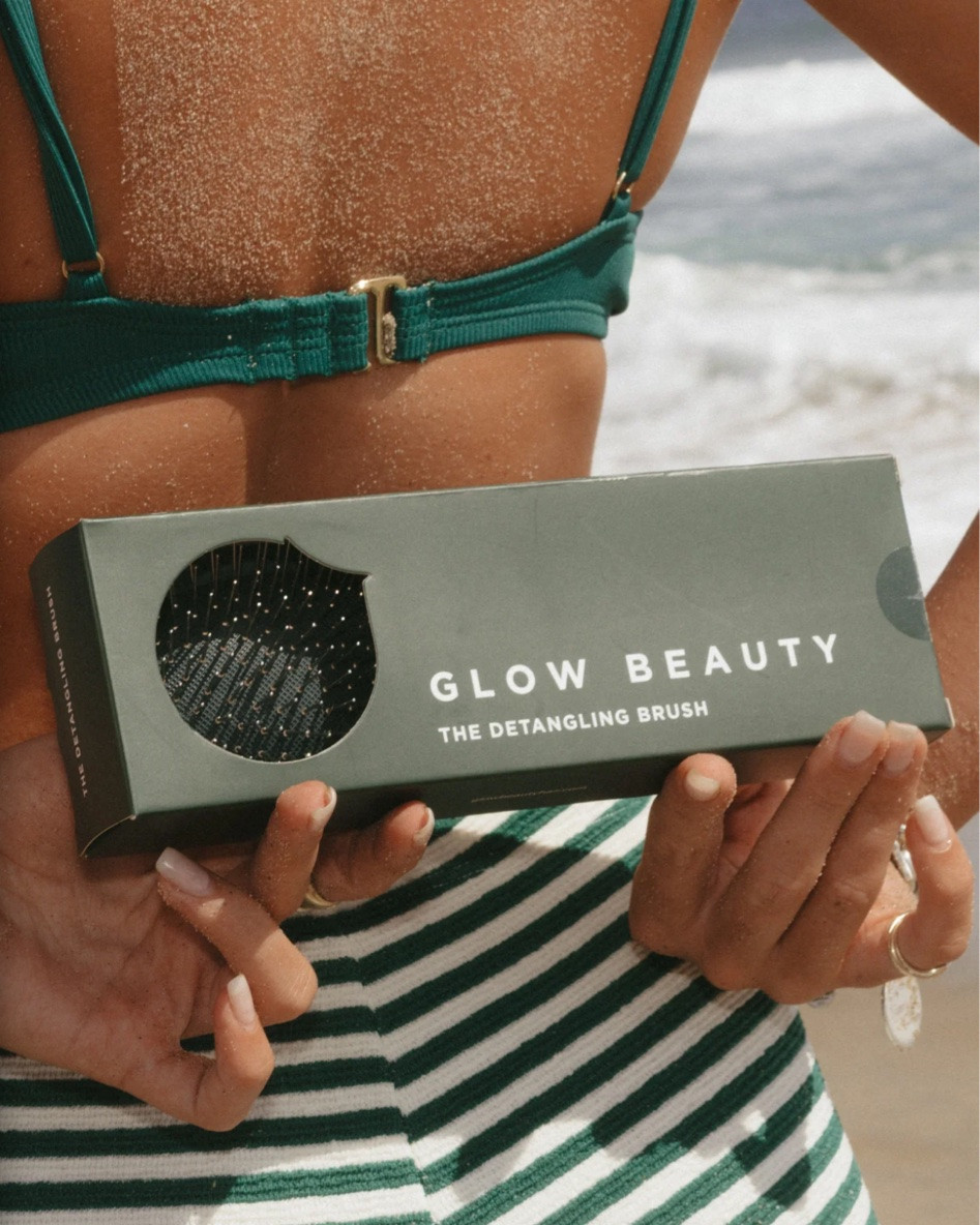 Yall the BEST DETANGLING BRUSH is 20% off today until May 25th! 20% off and FREE SHIPPING TILL May 20th!! 
Every client I have given one to is obsessed! I have an OG brush and it’s lasted 4 years now? It’s so easy to clean and not get gross fuzz balls stuck since there is no balls on the end of the bristles. RUN🫶🏼