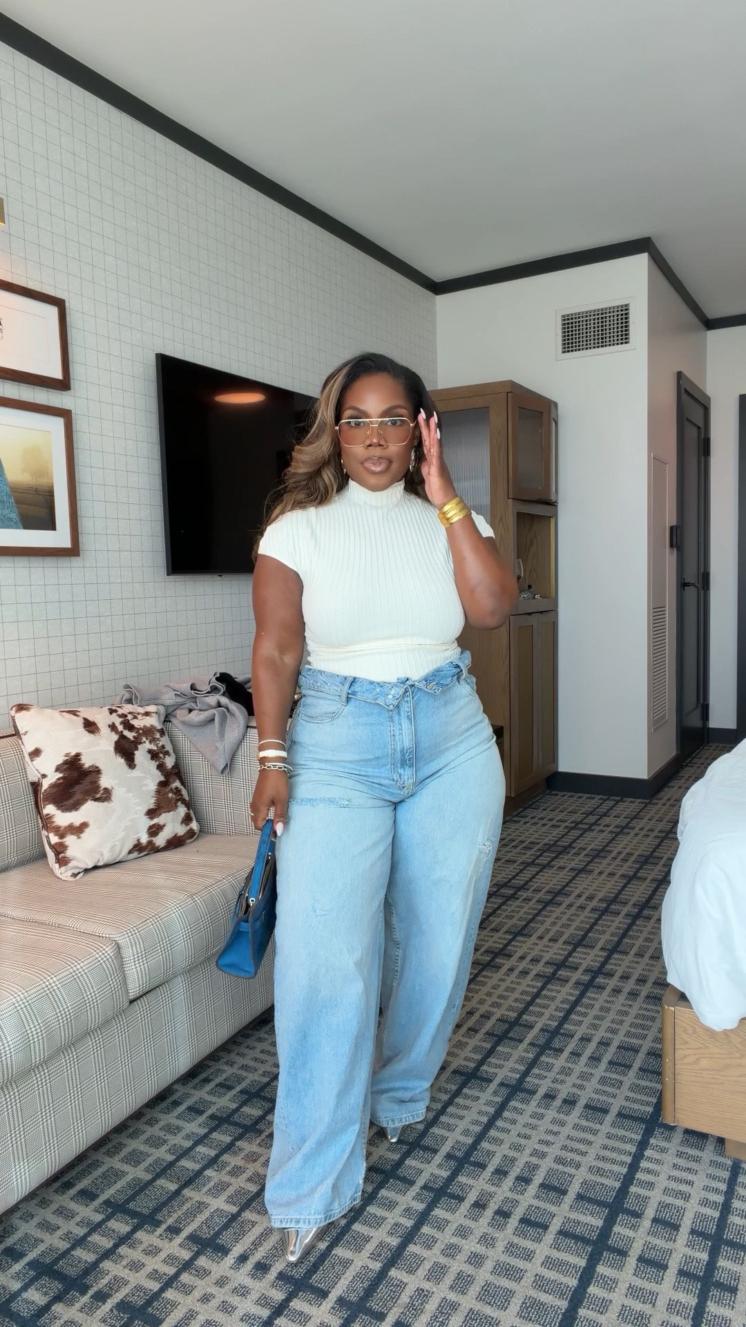 Y’all “Shopping Curvy” is on the map and today we are going to be on LIVE TV with Fox News 4 “Good Day Dallas: Ten on Ten” to talk all things shopping as a Curvy Midsize/Plus-Size woman 🥹

So grateful to be able to share my heart in helping Curvy women like myself to love their curves and how to dress them well.

This look felt perfect for the occasion. Sizing details below:

Top: Small
Jeans: 46

#LTKootd #LTKCon #LTKMidsize