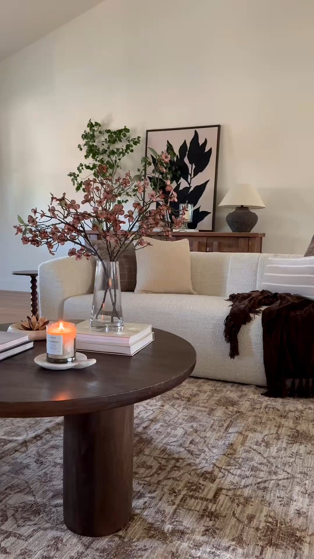 #ad — Fall is around the corner. I’m swapping out pieces in my home to get that super cozy feeling. Find it all on @wayfair. 
#wayfair #wayfairpartner

#LTKHome #LTKSeasonal