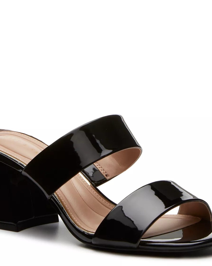 Sandals are BOGO 50% off

#couponfriday #shopdeescloset #shopaholicscloset

#LTKSaleAlert