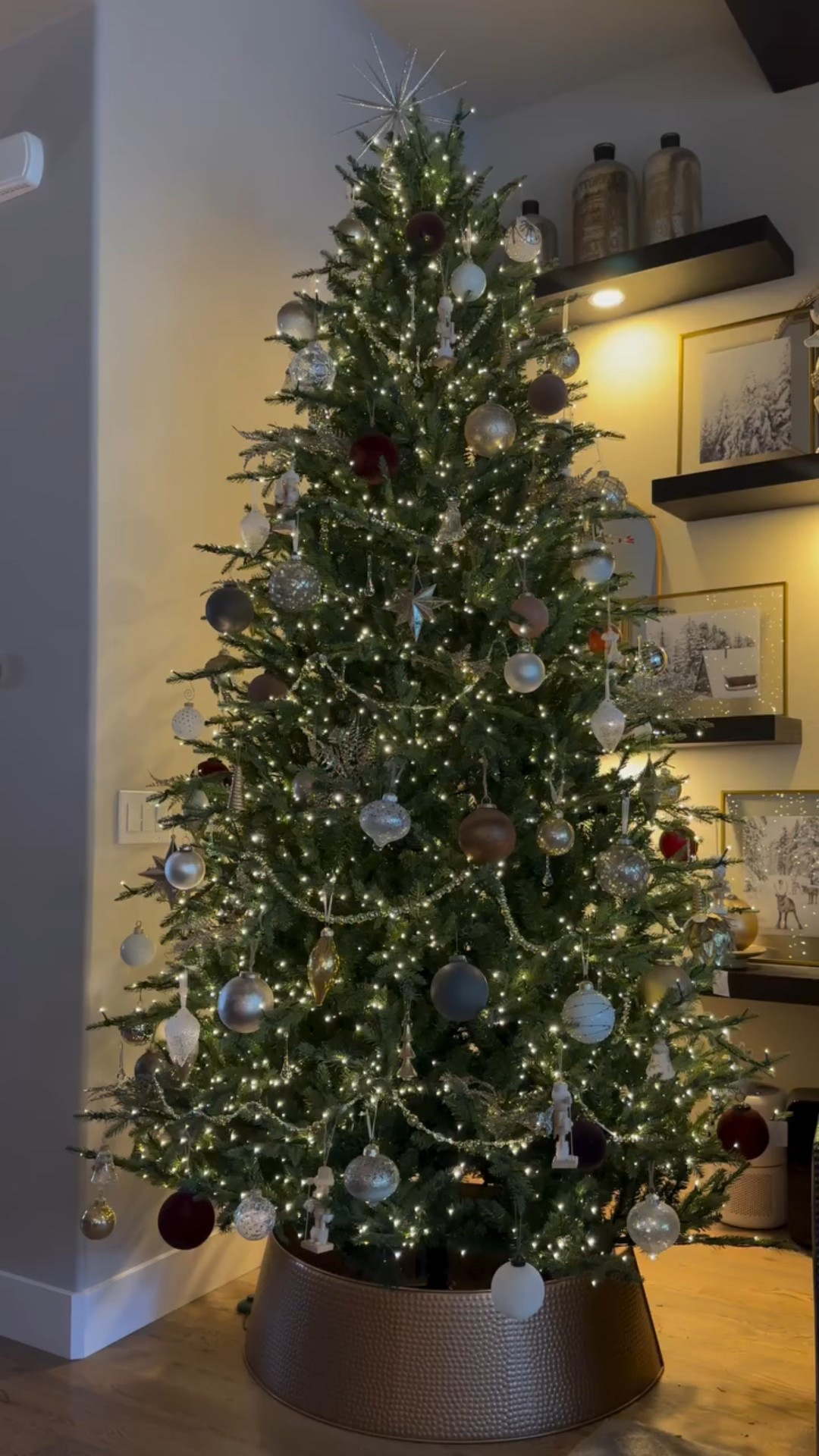 BACK IN STOCK! Have you seen the tree everyone’s talking about? 🎄✨ Obsessed doesn’t even cover it! Drop a ‘Tree’ in the comments, and I’ll send you the link to get the look! 💕 #HolidayGoals #treeinspo #christmastree #twinklelights #holidayhome #christmasdecor #holidaydecor #ltkhome #cozyhome #grandduchess 

https://liketk.it/4WoPa

#LTKHome #LTKSeasonal #LTKStyleTip