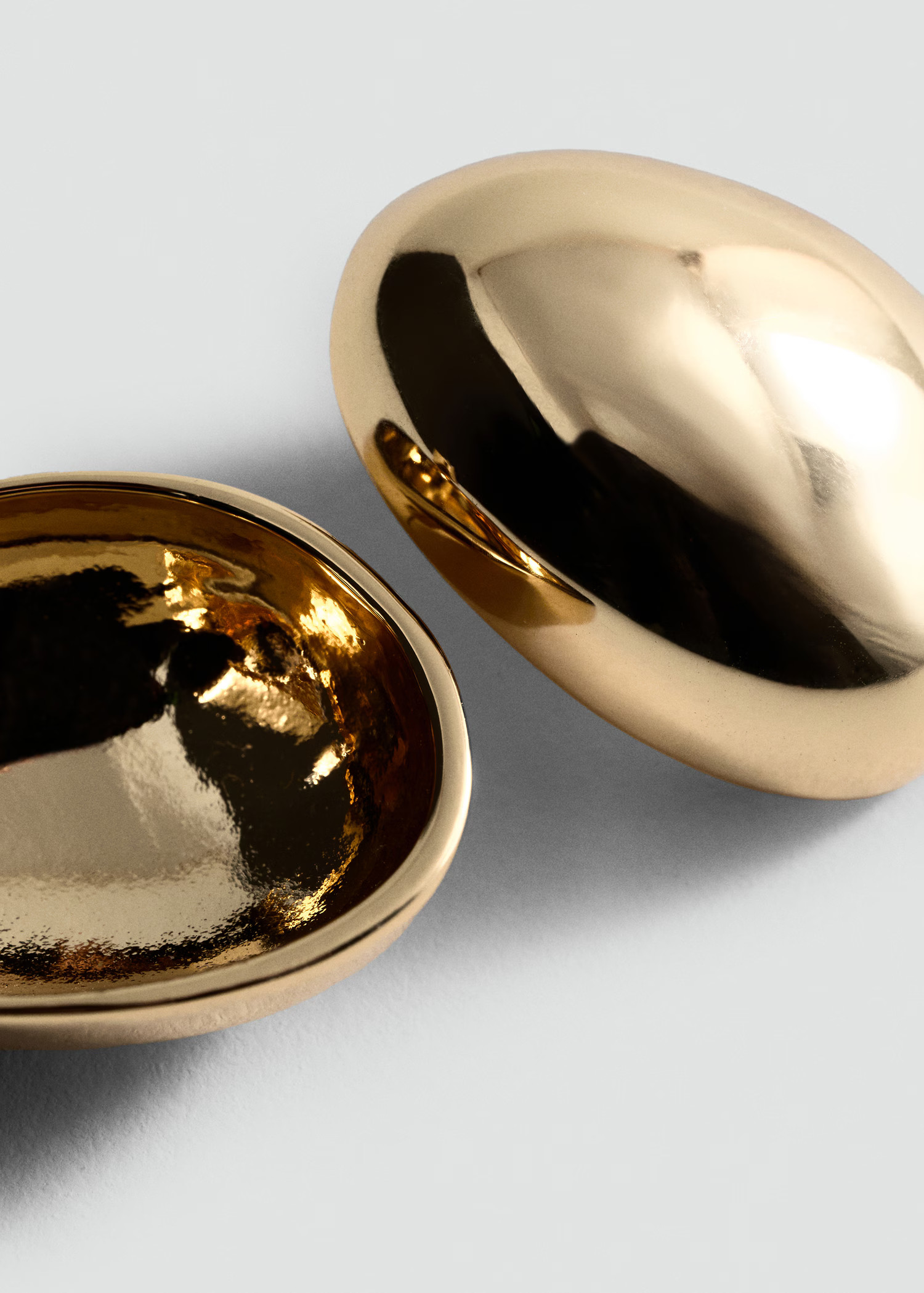 Round volume earrings - Women | MANGO United Kingdom | MANGO (UK)