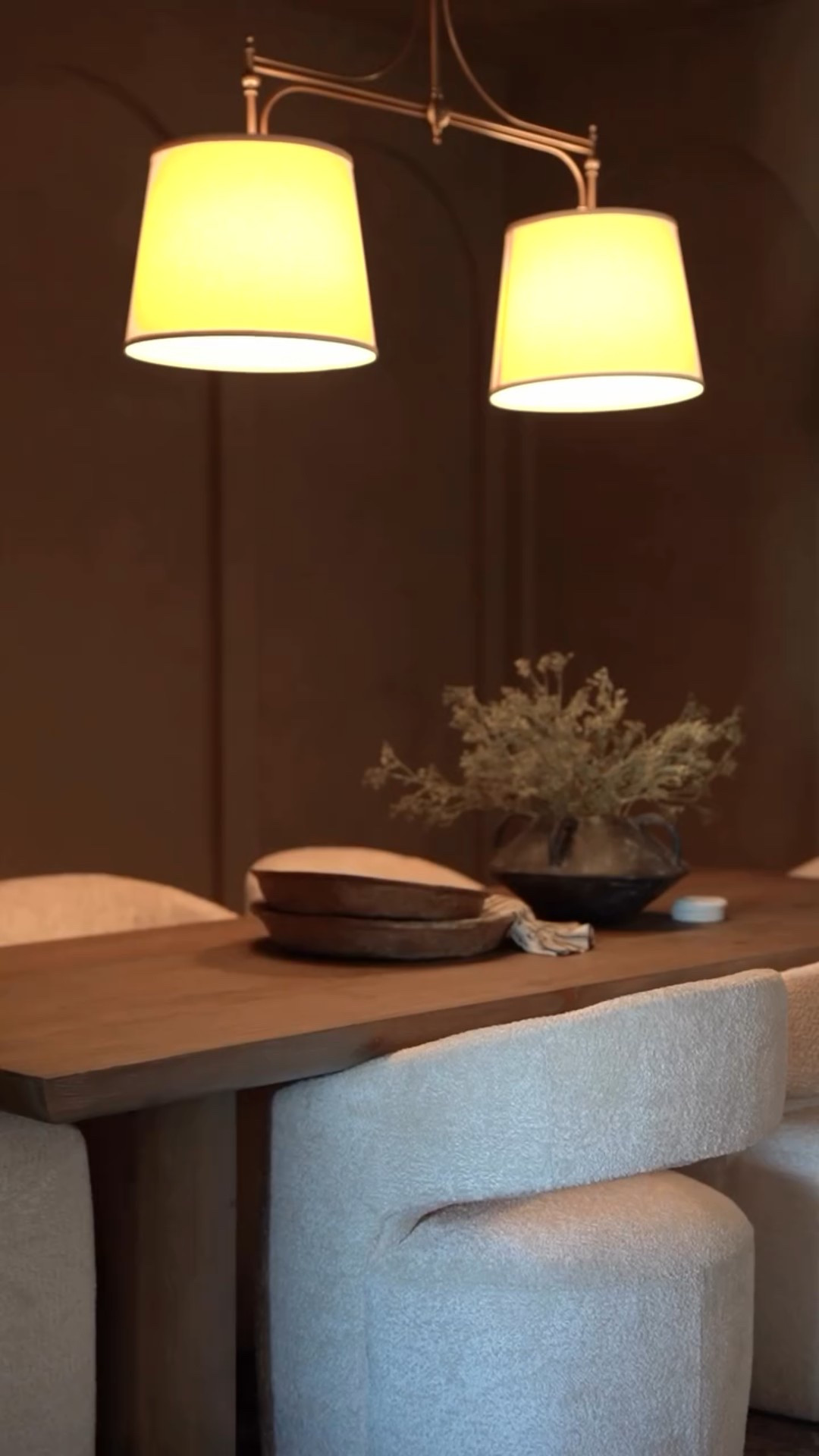 These dining chairs from the Whispering Hills Project are affordable + soo comfortable. Paired with a solid wood dining table because ~ balance. 
•
•
•
#linked #interiordesign #eyeforpretty #arizonahome #dining #interiors #interiordesignphoenix