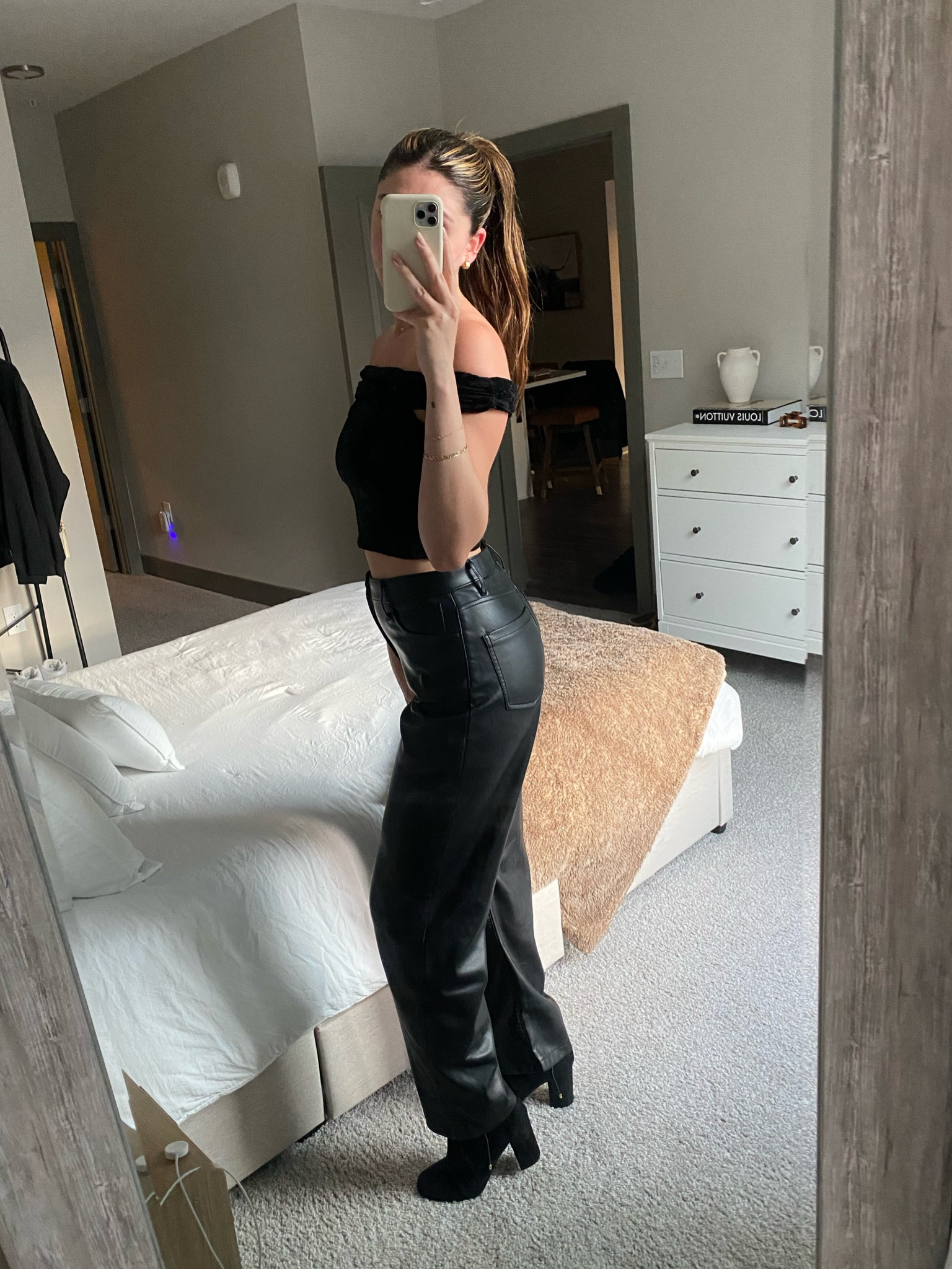 All black leather pants outfit. Inspo for your next date night/night out 

#LTKU #LTKstyletip