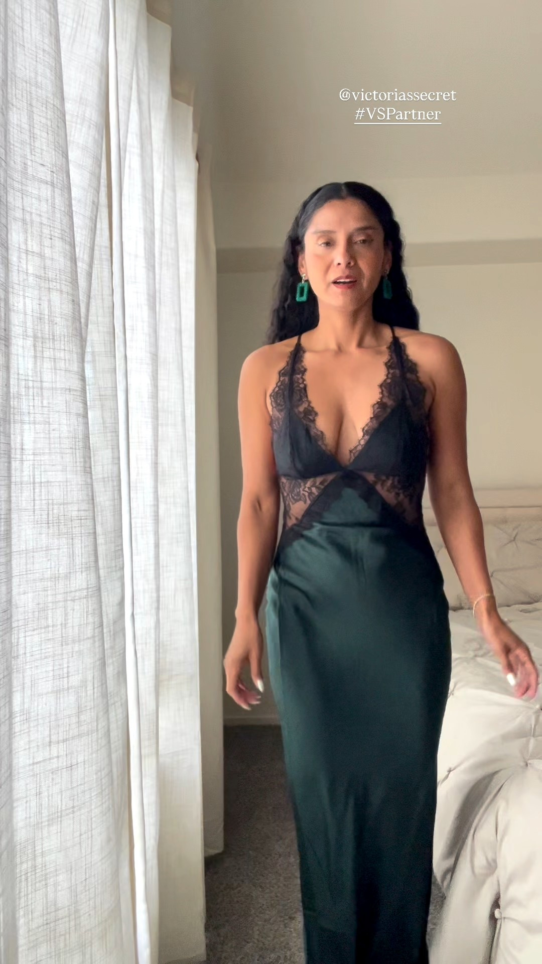 @victoriassecret #VSpartner This green dress is absolutely stunning. It fits so incredibly and perfect for a party. I put together some other gift ideas and party looks. 