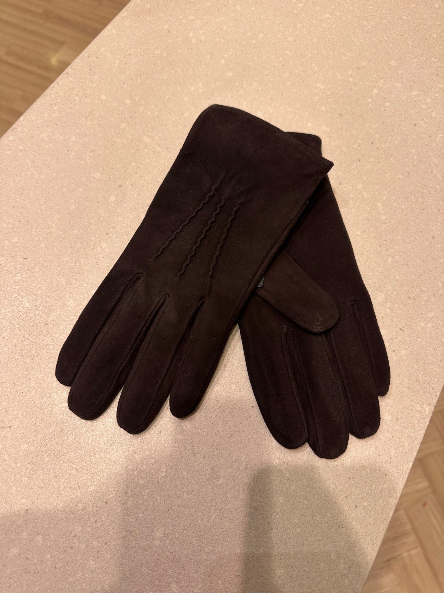 Suede gloves 🤎

#LTKstyletip #LTKwinter #LTKdeutschland