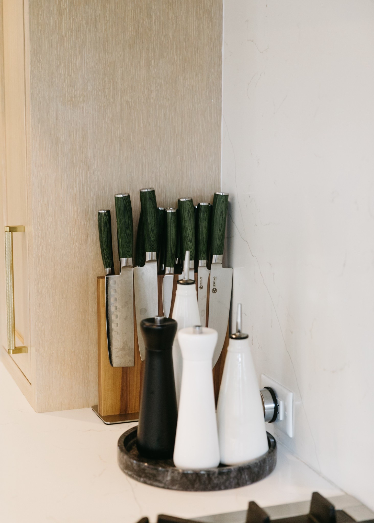 Damascus Steel Knife Set in green. Love the magnetic block for easy storage. Hexclad is the best!

#LTKdayinmylife #LTKHome