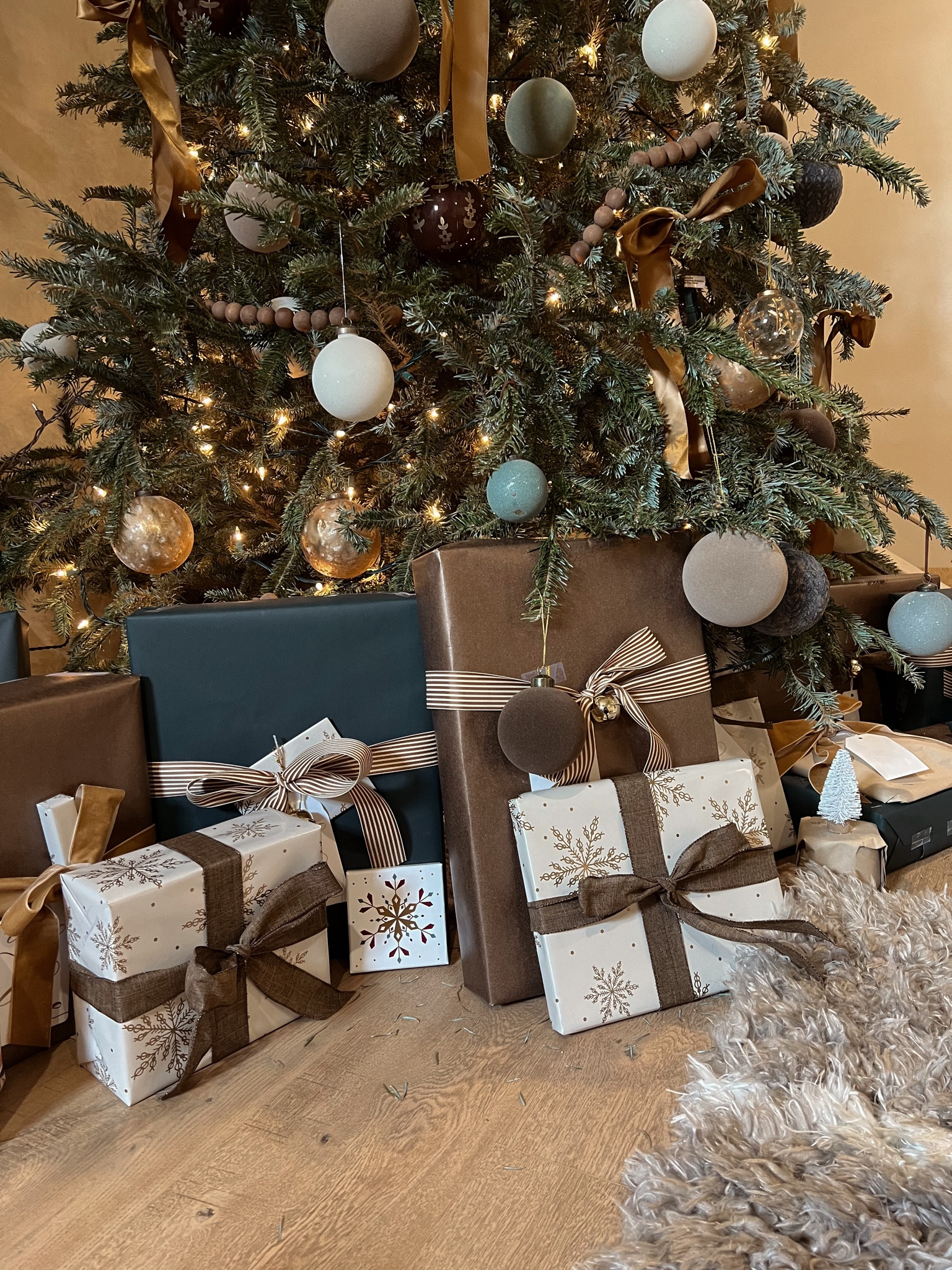 My gift wrap of the year✨

#LTKhome #LTKHoliday #LTKSeasonal