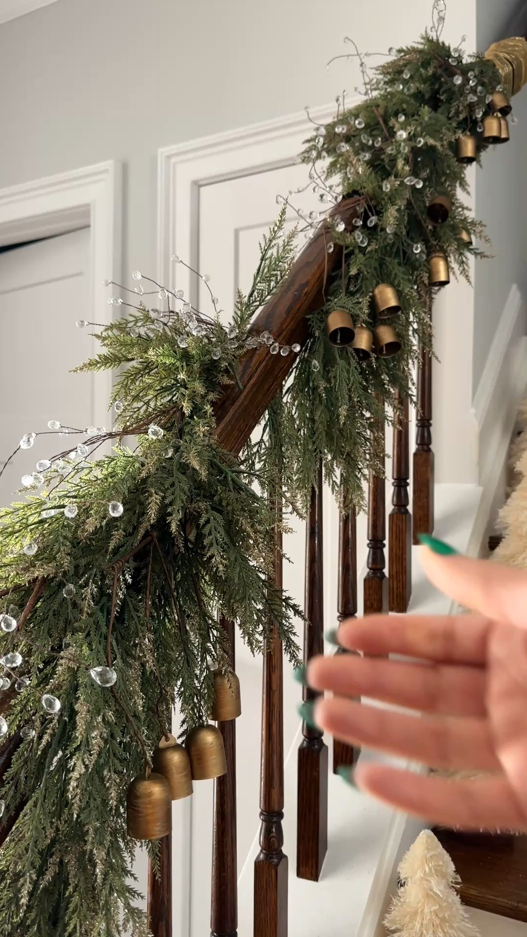 My staircase garland this year… I’m obsessed with how luxe it looks, especially the gold-tipped branches!

I found this garland on Amazon — it’s super full, flexible, and already comes with the mixed greenery and gold detailing!
Everything is linked for you here on my LTK — GO SHOP NOW ibefore it sells out!

christmas garland, gold garland, holiday staircase decor, neutral christmas decor, amazon holiday finds, christmas home styling

#LTKGiftGuide #LTKCyberWeek #LTKHoliday