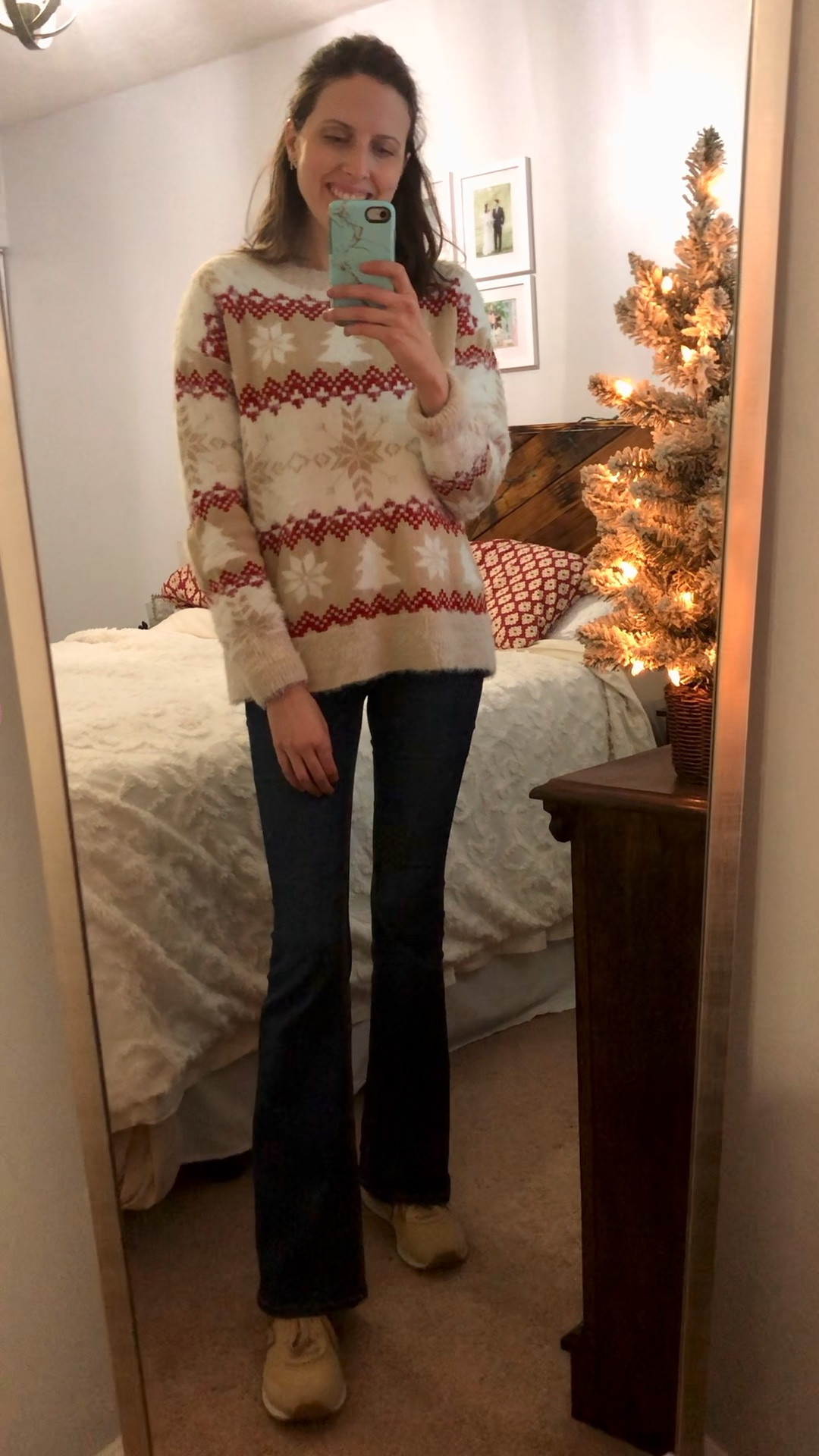 Yesterday’s Christmas sweater outfit 🎁

Holiday outfit, Christmas outfit, Christmas sweater

#LTKHoliday #LTKSeasonal #LTKVideo