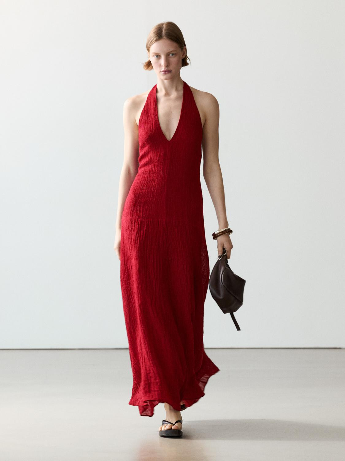 VIEW LOOK
Long 100% linen dress with neckline detail

 £169  Colour:  Red  Add to basket | Massimo Dutti UK