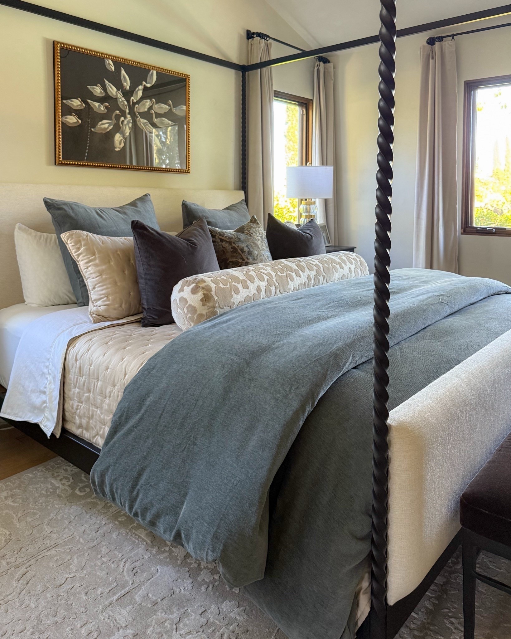 Bedding details!

Duvet cover: Steel Blue
Insert: Ultra Plush
Quilt: Sand
Lumbar: 8”x46”
Velvet pillows: Ebony 
Mattress topper linked — a MUST!


#LTKSaleAlert #LTKHome #LTKU