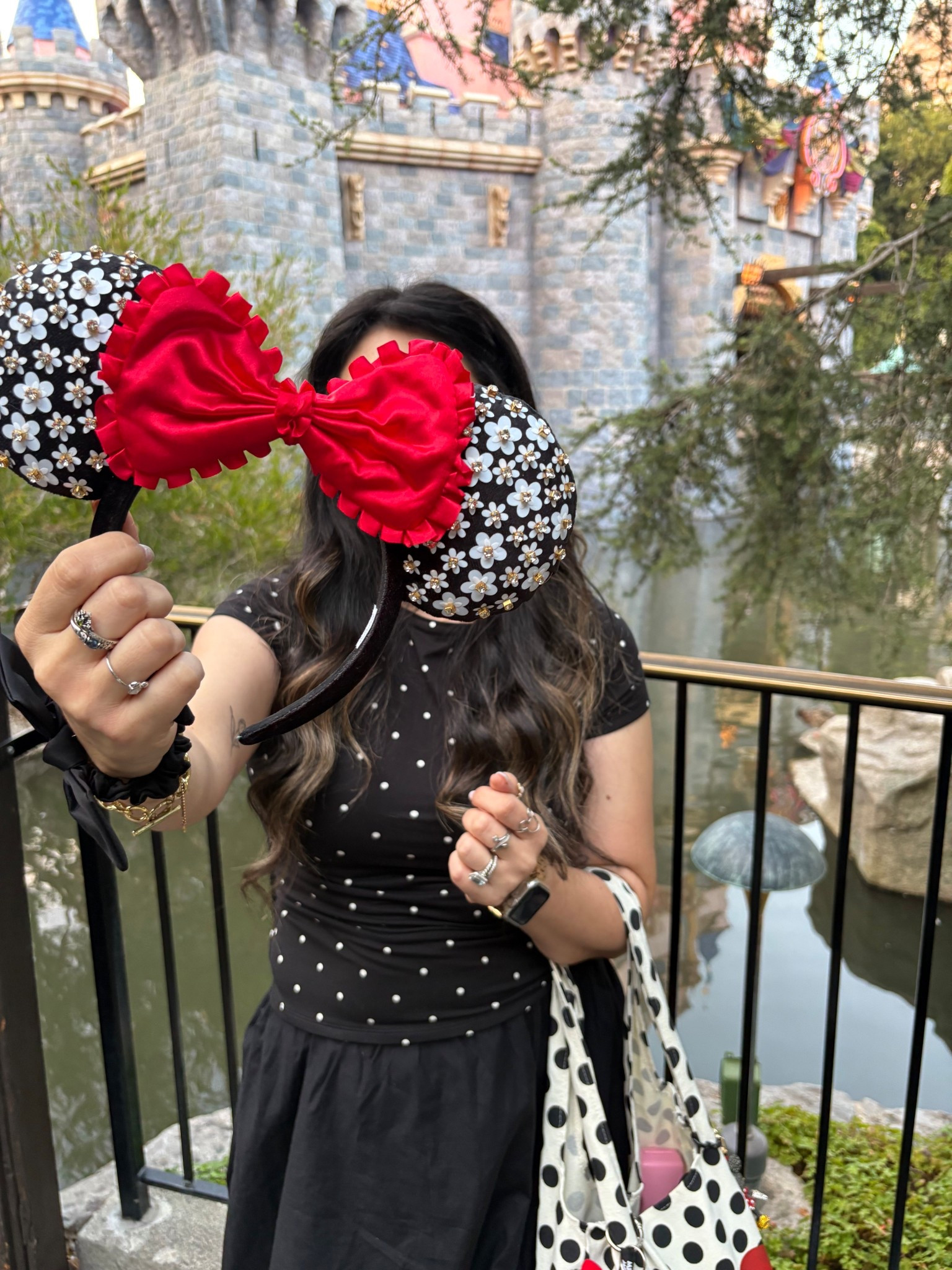 A little Minnie moment ❤️🐭


Disney/ baublebar/ sale/ Mother’s Day gift/ Minnie ears 

#LTKootd #LTKMothersDay #LTKdayinmylife