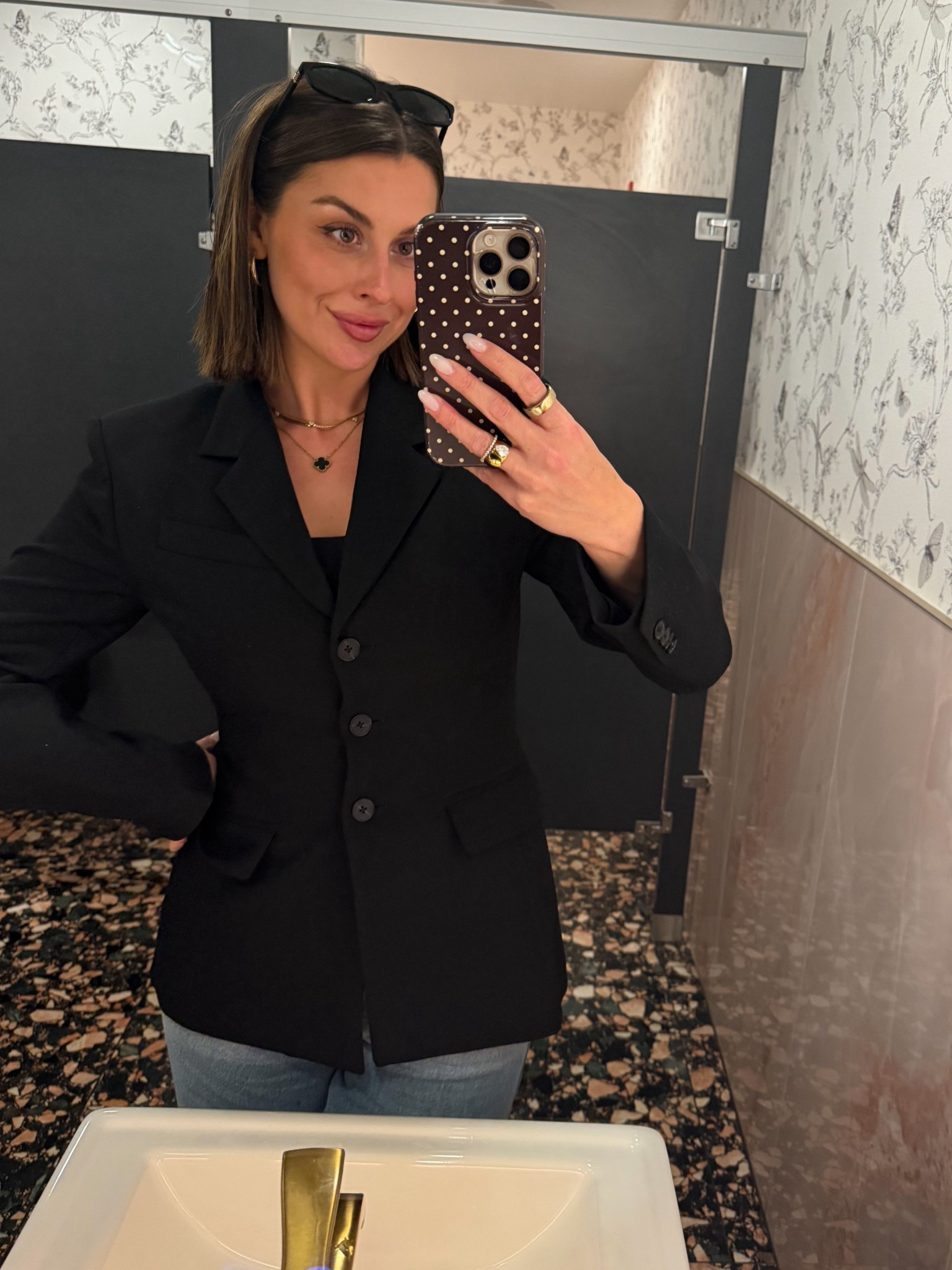 Obsessed with this @Aritzia blazer 🖤

#LTKWorkwear