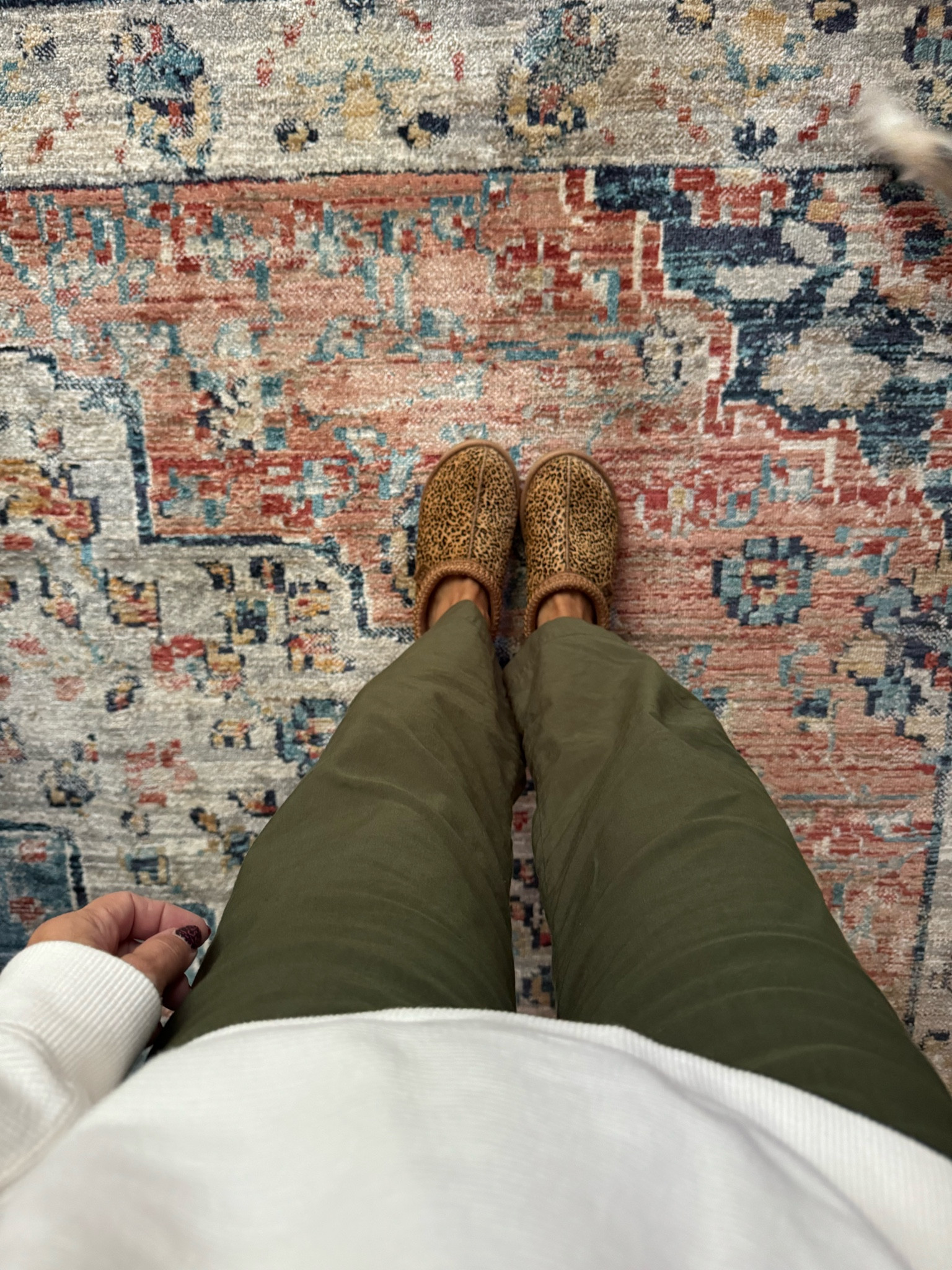 Ugg Tasman slipper season has started 🍂 

#LTKShoeCrush #LTKOver40 #LTKSeasonal