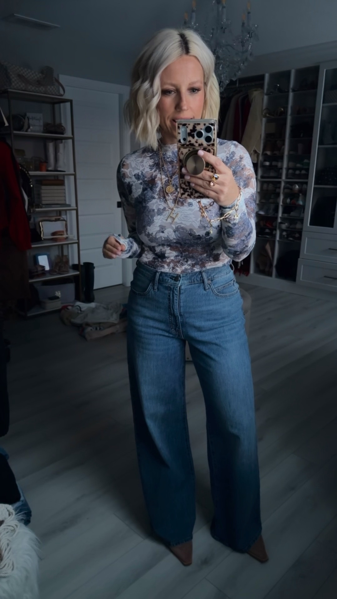 It was getting dark out but had to show my OOTN! Just grabbed these new Walmart jeans and they are pretty darn good!!!
⬇️⬇️⬇️
Top small
Jeans size 4 (run roomy)
Boots TTS

#LTKSaleAlert #LTKootd #LTKFindsUnder50