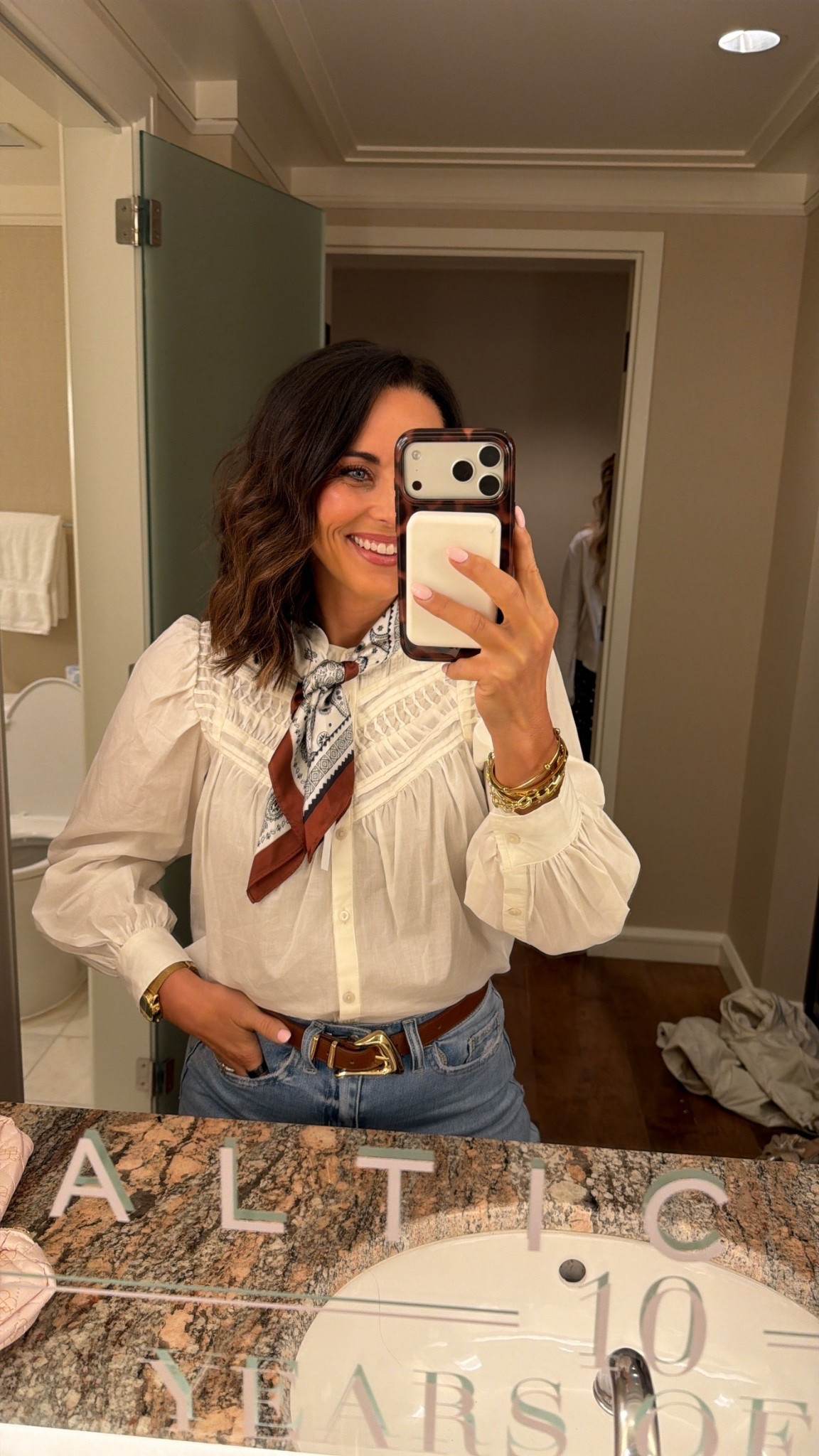 Wearing a xs top & 26 in the denim!

#LTKPetite #LTKSaleAlert #LTKMidsize