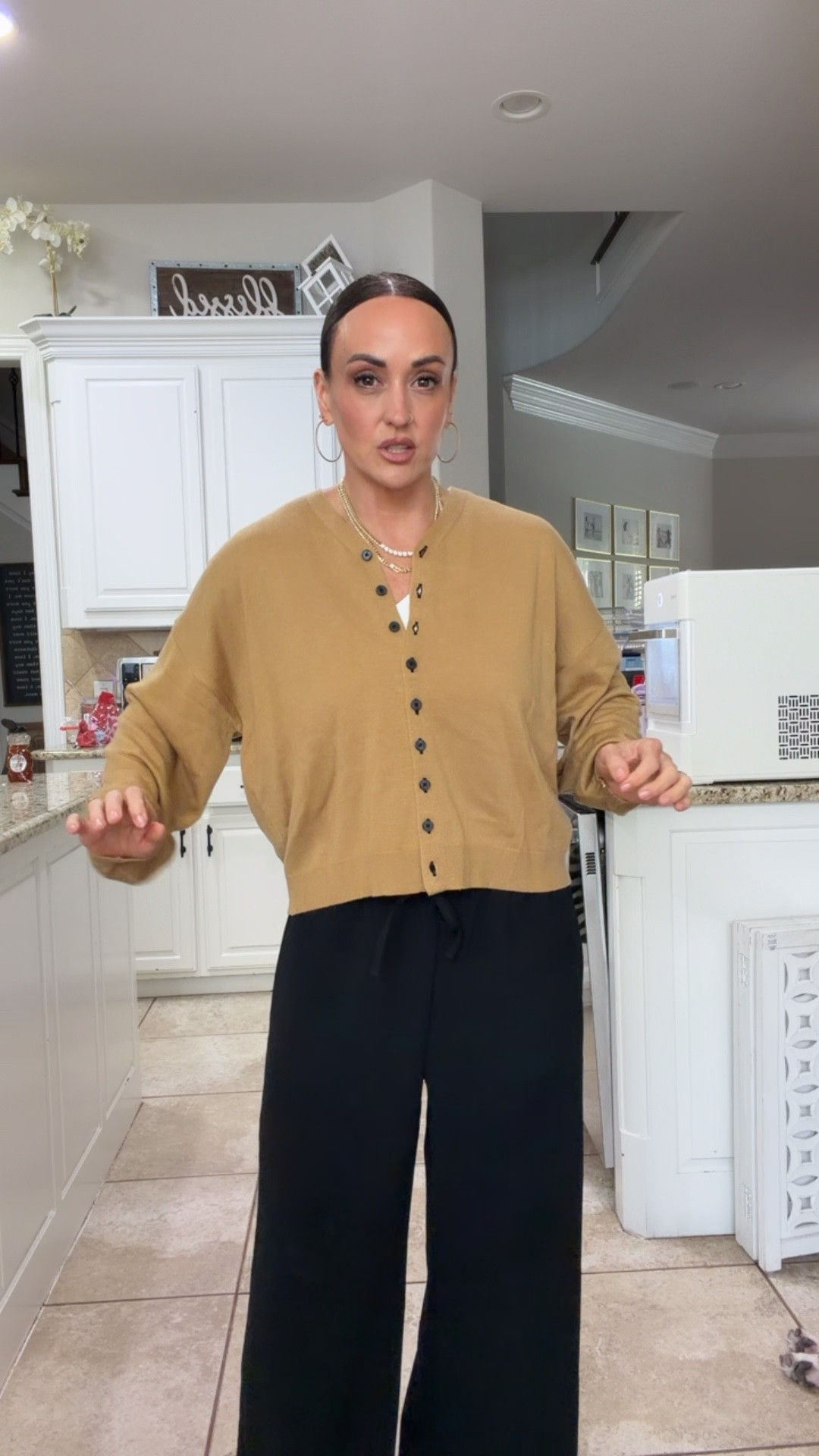@Zara sale cardigan size S 
M short @Aritzia pants 
Xs @Target top

#LTKootd #LTKdayinmylife #LTKgrwm