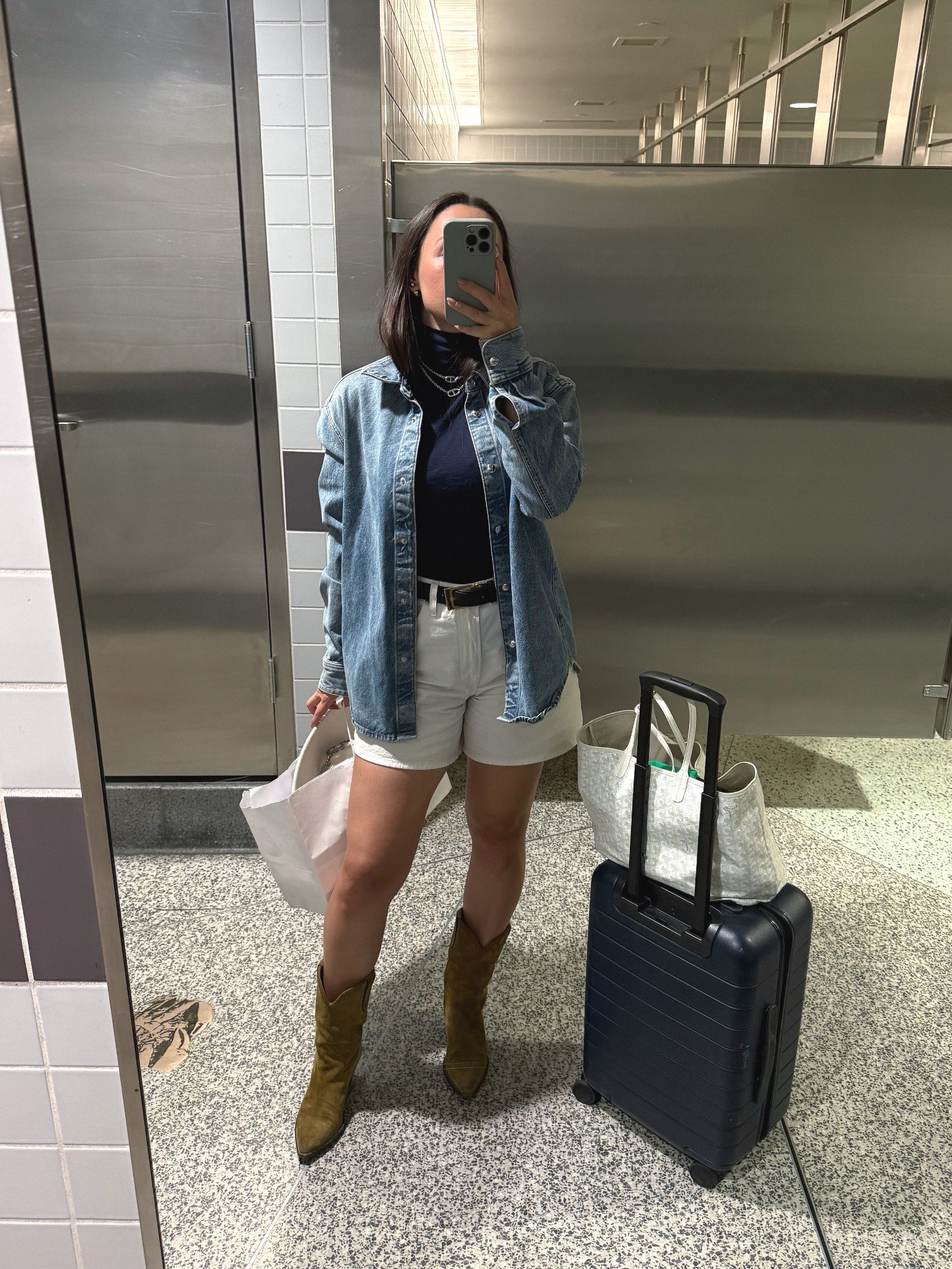 My luggage of choice is 25% off PLUS spend $750+ site-wide and get an extra 10% off! Makes for an excellent gift 💯

#LTKGiftGuide #LTKCyberWeek #LTKTravel